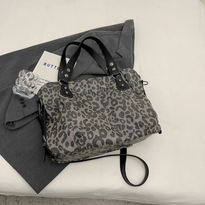 Classic Leather Crossbody Bag For Women, Popular And Elegant Design Featuring Adjustable Strap For All-Day Comfort 
Classic Leather Crossbody Bag For Women, Popular And Elegant Design Featuring Adjustable Strap For All-Day Comfort