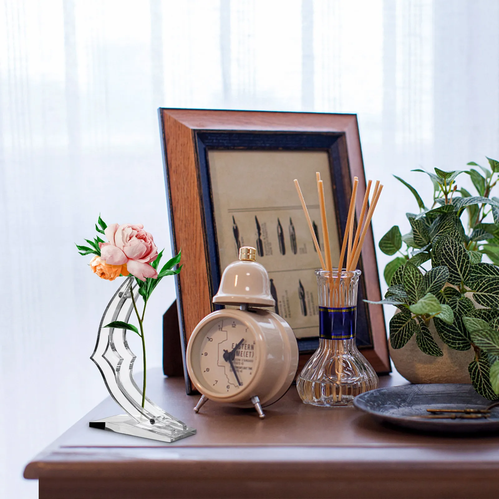 1pc Acrylic Rose Flower Display Stand Transparent Moon Shape Base For Gold Leaf Roses Fake Flowers Arrangement Support Wedding
1pc Acrylic Rose Flower Display Stand Transparent Moon Shape Base For Gold Leaf Roses Fake Flowers Arrangement Support Wedding