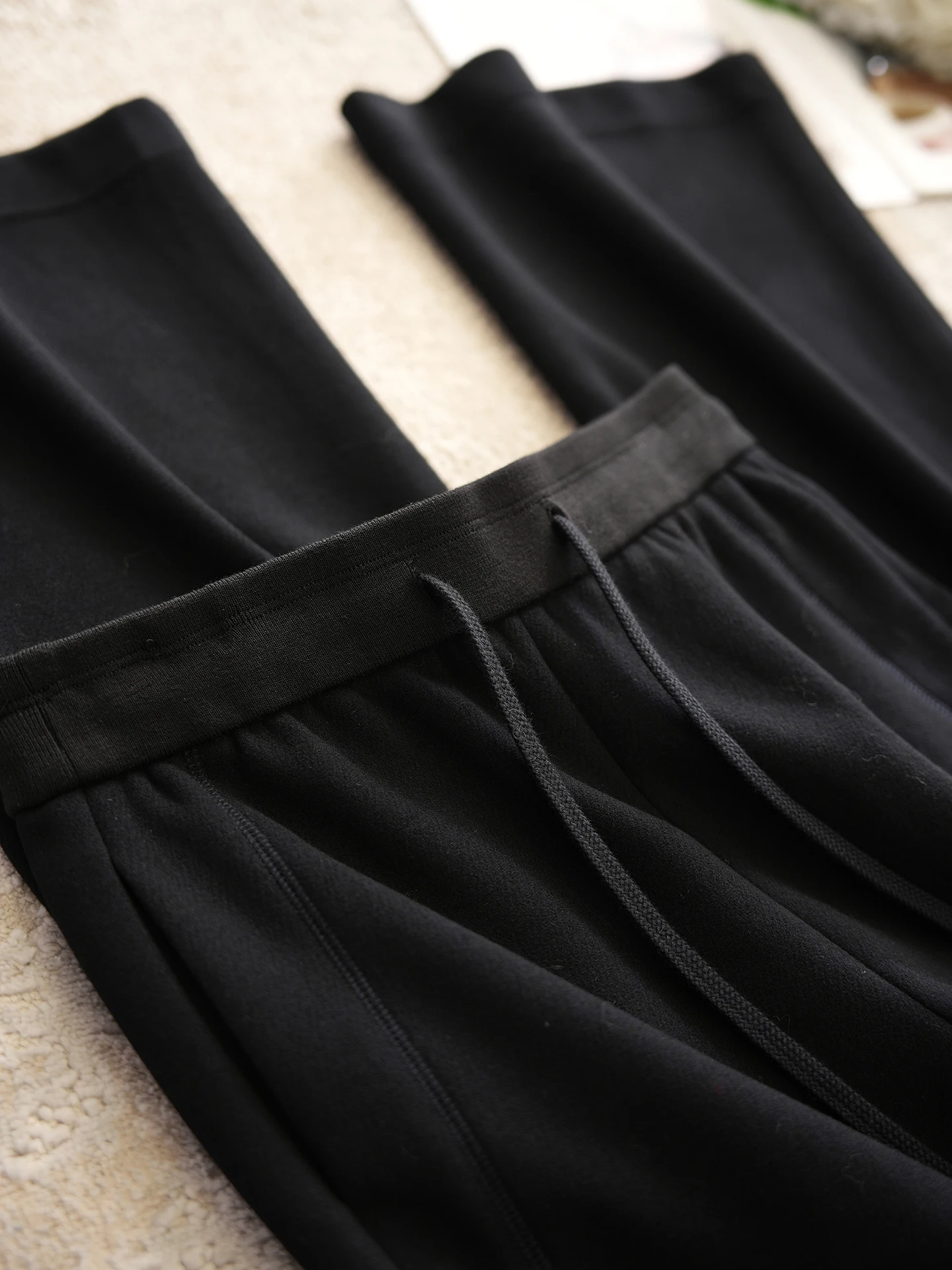 Comfortable Black Micro Flared Sweatpants Women's High Waist Drawstring Easy to Wear Polyester Fiber Casual Trousers
Comfortable Black Micro Flared Sweatpants Women's High Waist Drawstring Easy to Wear Polyester Fiber Casual Trousers