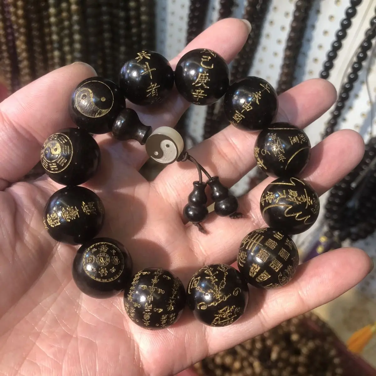 Рекомендуемые черное дерево, тонкая резьба, Тай Чи, восемь диаграмм, благоприятный красный сандал, резной ручной шнурок, мужской браслет из бисера Будды
Рекомендуемые черное дерево, тонкая резьба, Тай Чи, восемь диаграмм, благоприятный красный сандал, резной ручной шнурок, мужской браслет из бисера Будды