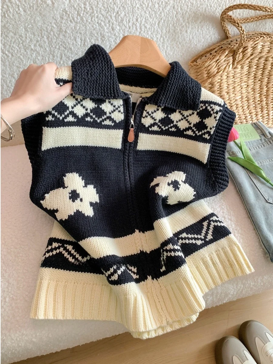 Spring 2026 Vintage Fair Isle Knitted Vest Zipper Svel Loose Top Women's Faion Outerwear Animal Pattern Casual Wear
Spring 2026 Vintage Fair Isle Knitted Vest Zipper Svel Loose Top Women's Faion Outerwear Animal Pattern Casual Wear