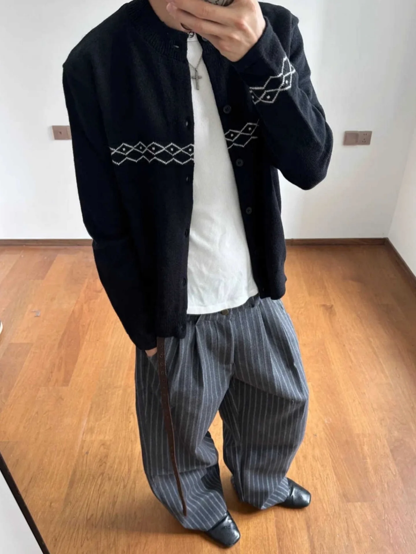 Ретро-кардиган в американском стиле, вязаный, свободного кроя, унисекс, с эффектом премиум-класса, для пар, модный, с длинными рукавами
Ретро-кардиган в американском стиле, вязаный, свободного кроя, унисекс, с эффектом премиум-класса, для пар, модный, с длинными рукавами