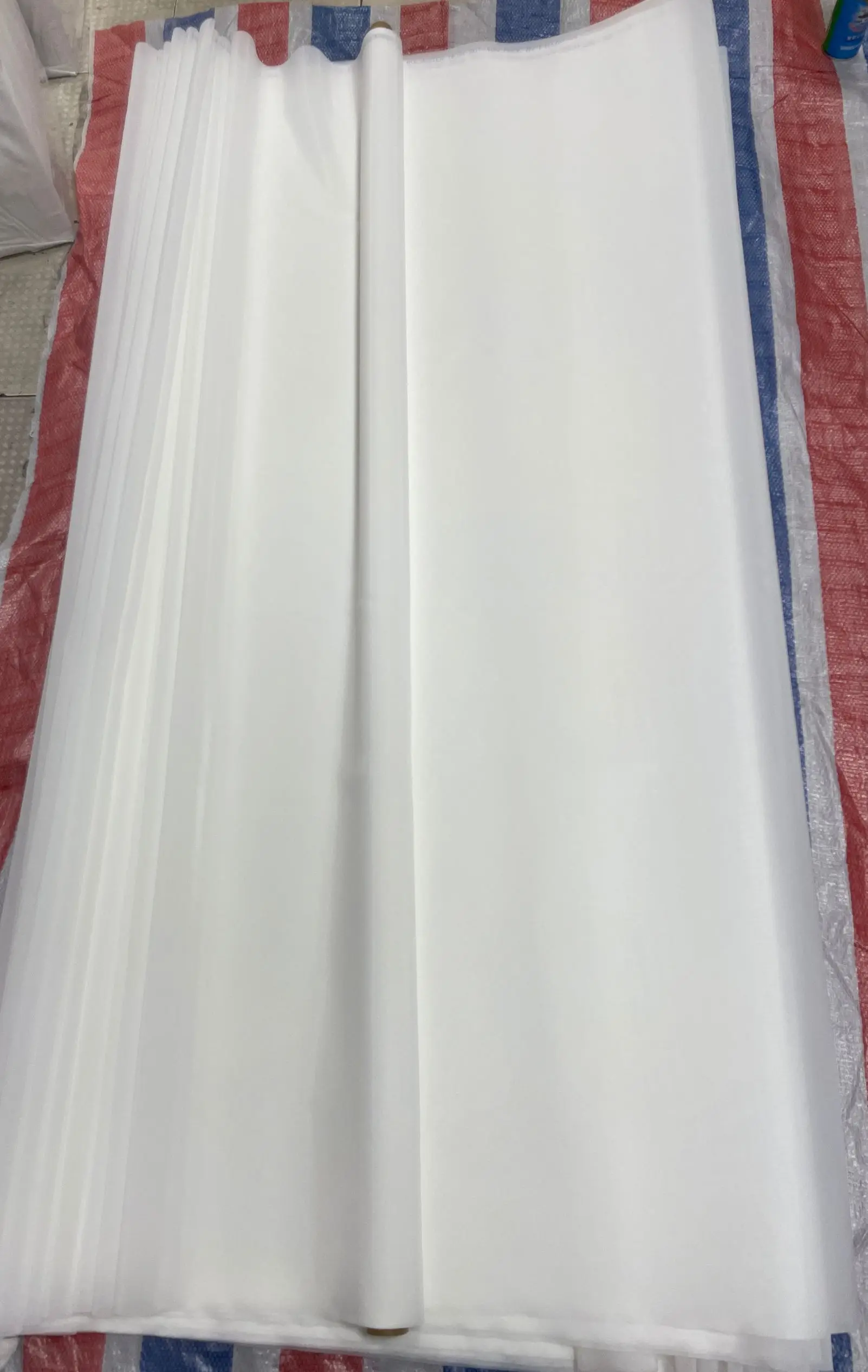 300 mesh / 120T-31W-165CM polyester screen printing mesh and printing screen consumables
300 mesh / 120T-31W-165CM polyester screen printing mesh and printing screen consumables