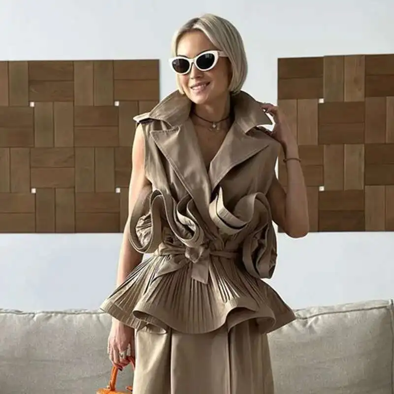 2025 Spring/Summer New Fashion Style Khaki V-neck Folded Splicing Design Sleeveless Lace up Women's Shirt
2025 Spring/Summer New Fashion Style Khaki V-neck Folded Splicing Design Sleeveless Lace up Women's Shirt