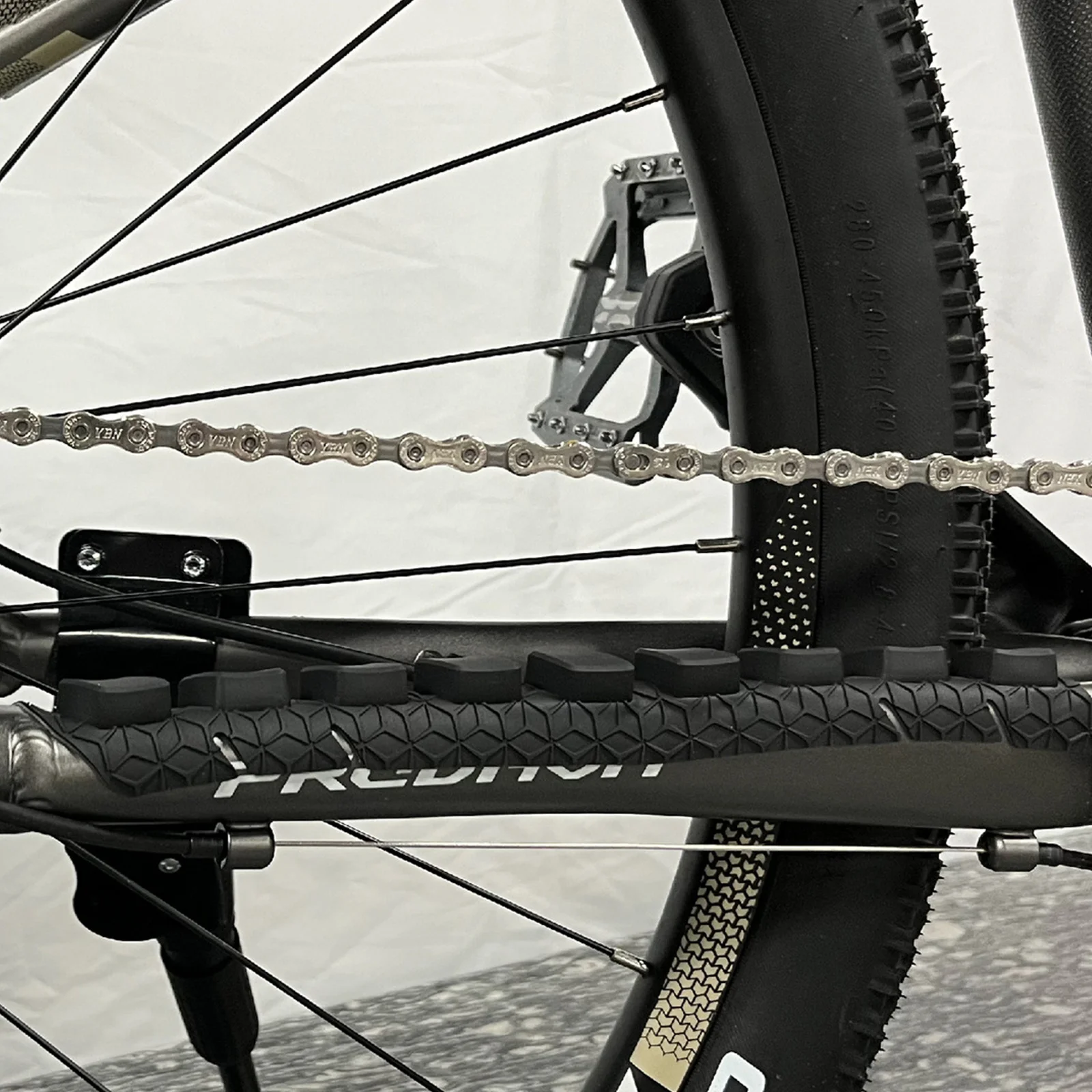 Chainstay Protector Silicone Cushion Anti-Uv Stable Adhesive Sandproof Compact Bike Guard for Mountain Road Bike
Chainstay Protector Silicone Cushion Anti-Uv Stable Adhesive Sandproof Compact Bike Guard for Mountain Road Bike