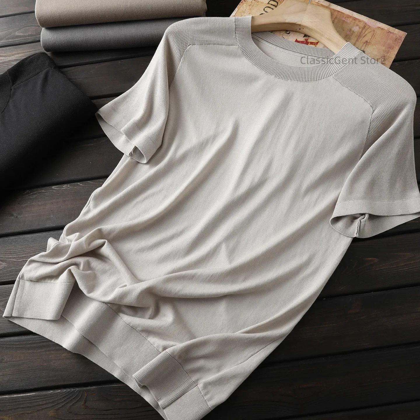 Cool and comfortable mulberry silk summer men's light round neck bottoming knitted short-sleeved T-shirt
Cool and comfortable mulberry silk summer men's light round neck bottoming knitted short-sleeved T-shirt