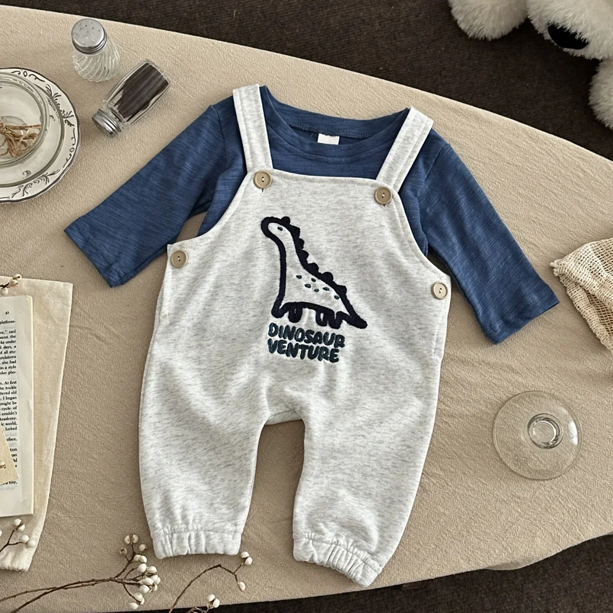 Newborn Toddler Boy Clothes Cute Dinosaur Print Suspender Pants + Long Sleeve T-shirt Set Soft Cotton Baby Outfit
Newborn Toddler Boy Clothes Cute Dinosaur Print Suspender Pants + Long Sleeve T-shirt Set Soft Cotton Baby Outfit
