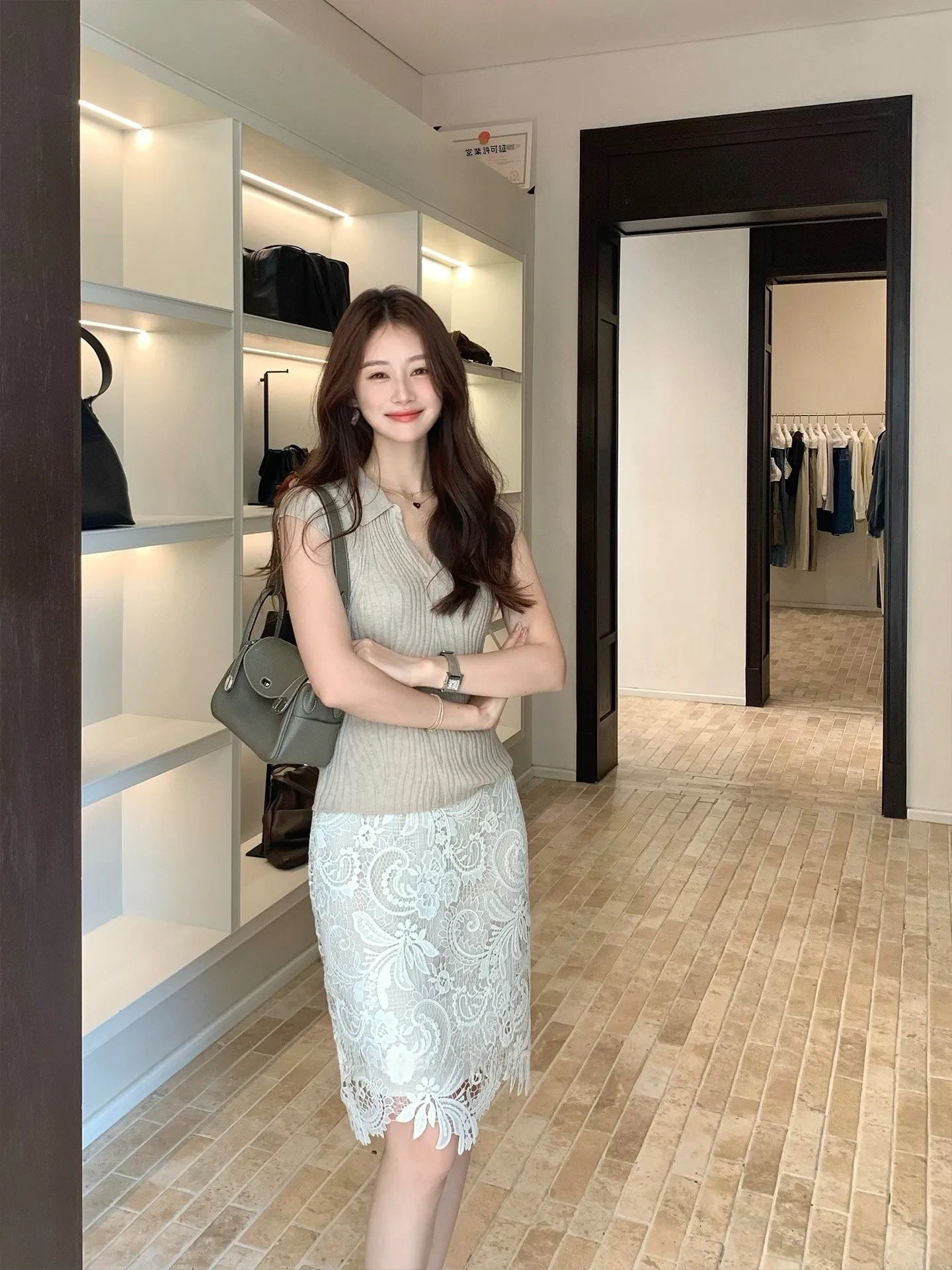 Elegant Virginia Half Skirt Women's Mid-length Straight Lace Embossed Heavy-duty Fashionable High-waist A-line Skirt
Elegant Virginia Half Skirt Women's Mid-length Straight Lace Embossed Heavy-duty Fashionable High-waist A-line Skirt