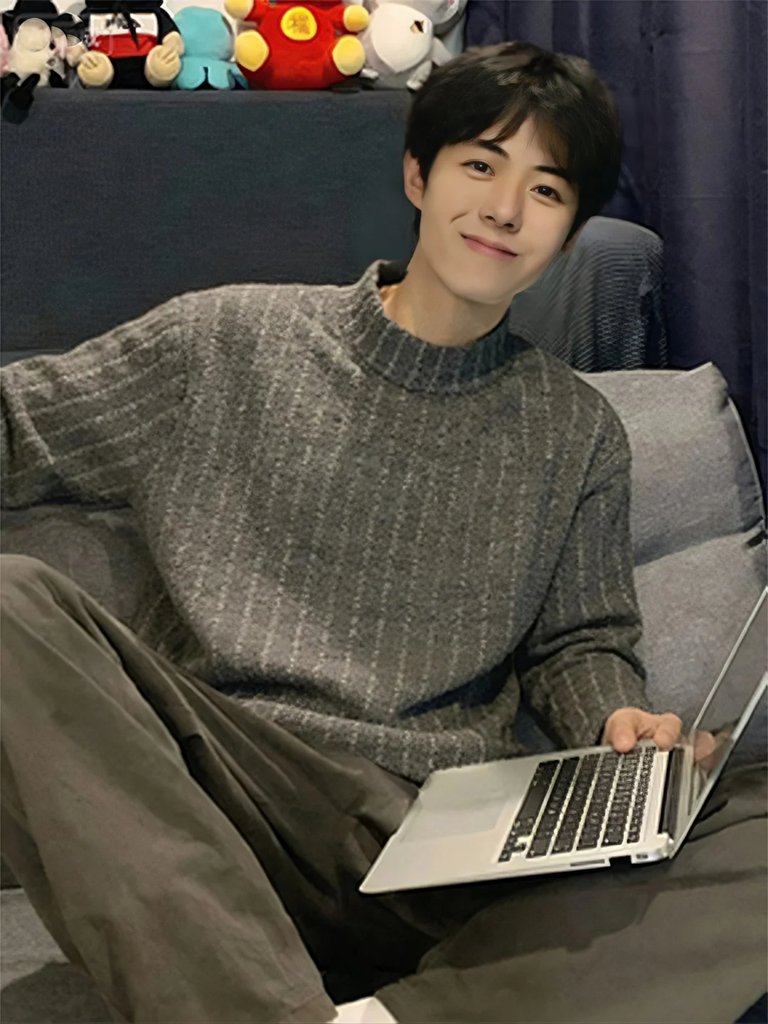 Мужской трикотажный свитер с высоким воротом на флисовой подкладке, с длинным рукавом, для повседневной носки, комфортный, мягкий, теплый, молодежный, стильный, для прогулок
Мужской трикотажный свитер с высоким воротом на флисовой подкладке, с длинным рукавом, для повседневной носки, комфортный, мягкий, теплый, молодежный, стильный, для прогулок