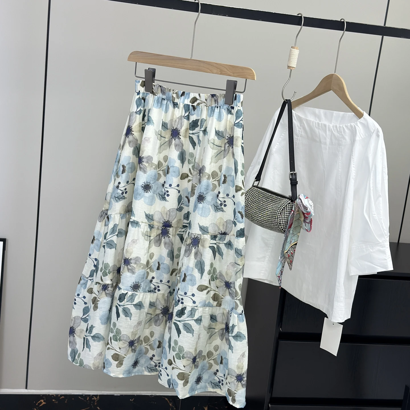 Cotton Linen A-Line Skirt Floral Print Maxi Skirt High Waist Midi Skirt Unique Floral Pattern f-length Skirt
Cotton Linen A-Line Skirt Floral Print Maxi Skirt High Waist Midi Skirt Unique Floral Pattern f-length Skirt