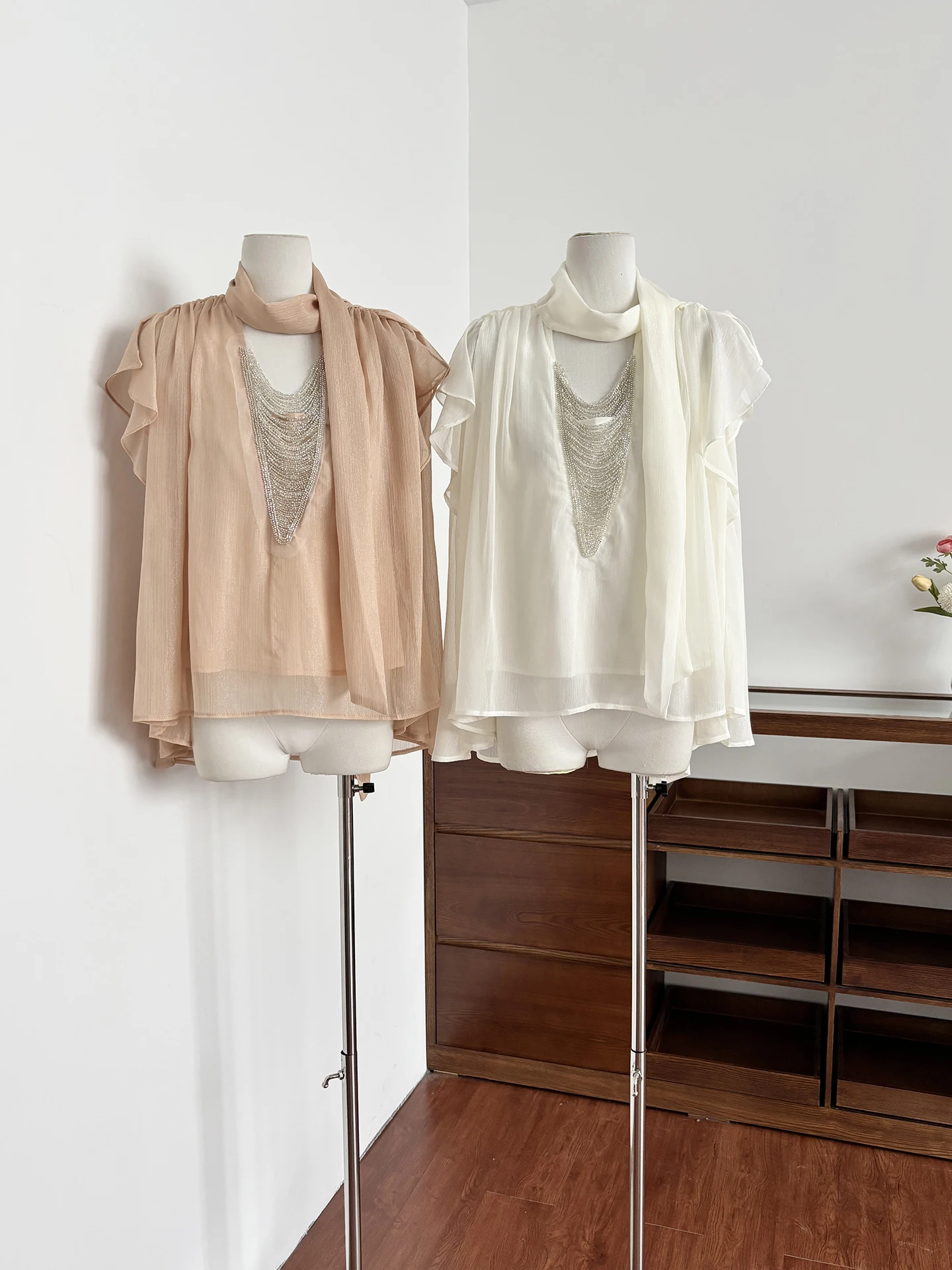 Summer 2026 Women's Loose Fit Versatile Shirt Style Slimming Effect Casual Commute Style Polyester Fiber Short Sleeve
Summer 2026 Women's Loose Fit Versatile Shirt Style Slimming Effect Casual Commute Style Polyester Fiber Short Sleeve