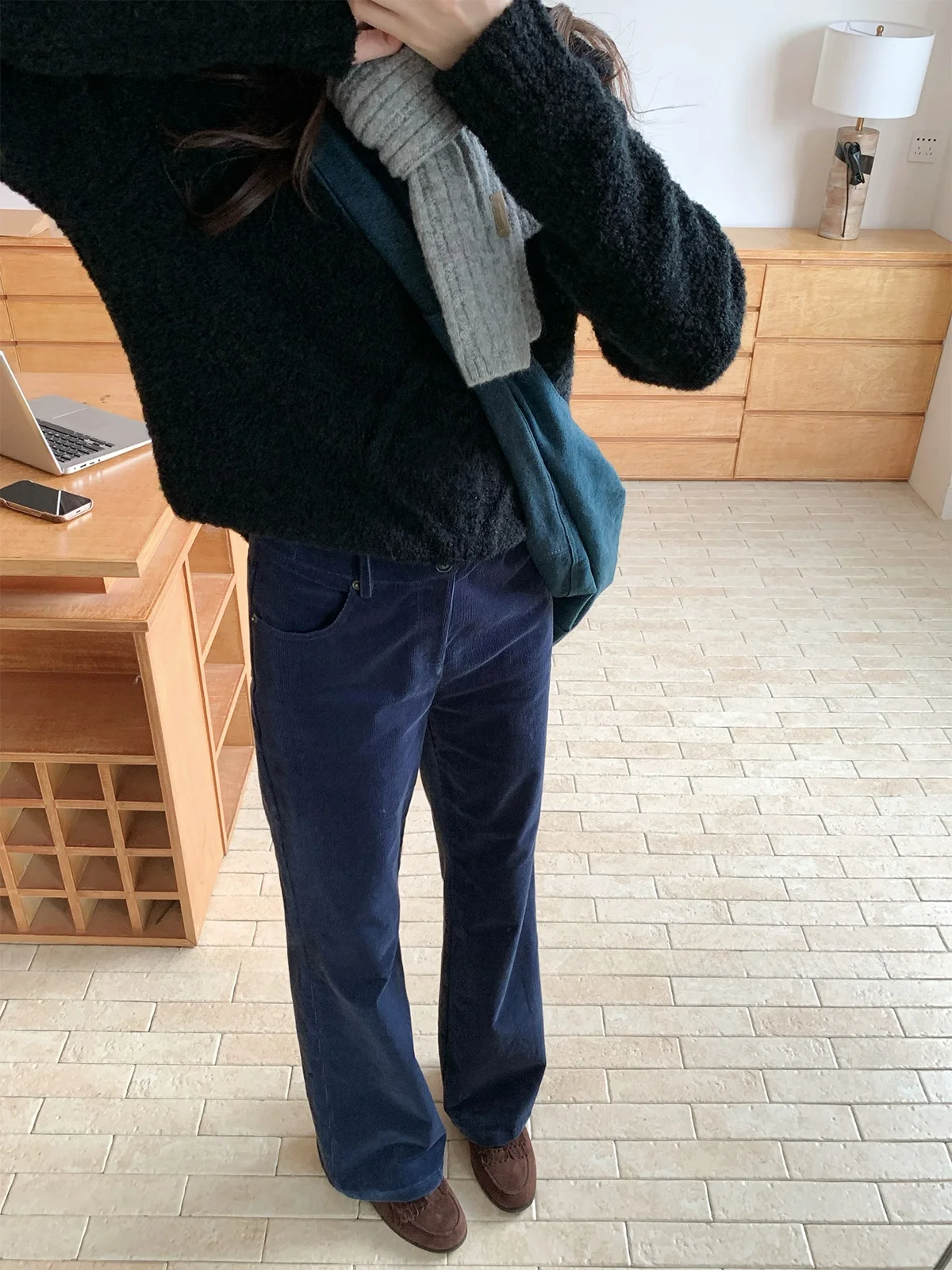 Зимние повседневные брюки прямого кроя с высокой талией из денима и вельвета для женщин, свободные, из смесового хлопка, удобные, длинные
Зимние повседневные брюки прямого кроя с высокой талией из денима и вельвета для женщин, свободные, из смесового хлопка, удобные, длинные