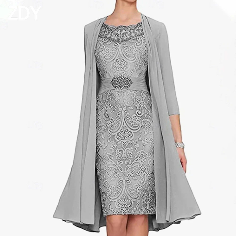 Customized 3 Pieces Elegant Mother of the Bride Dresses Chiffon Boat-Neck Knee-Length Wedding Guest Party Groom Dress 2025
Customized 3 Pieces Elegant Mother of the Bride Dresses Chiffon Boat-Neck Knee-Length Wedding Guest Party Groom Dress 2025