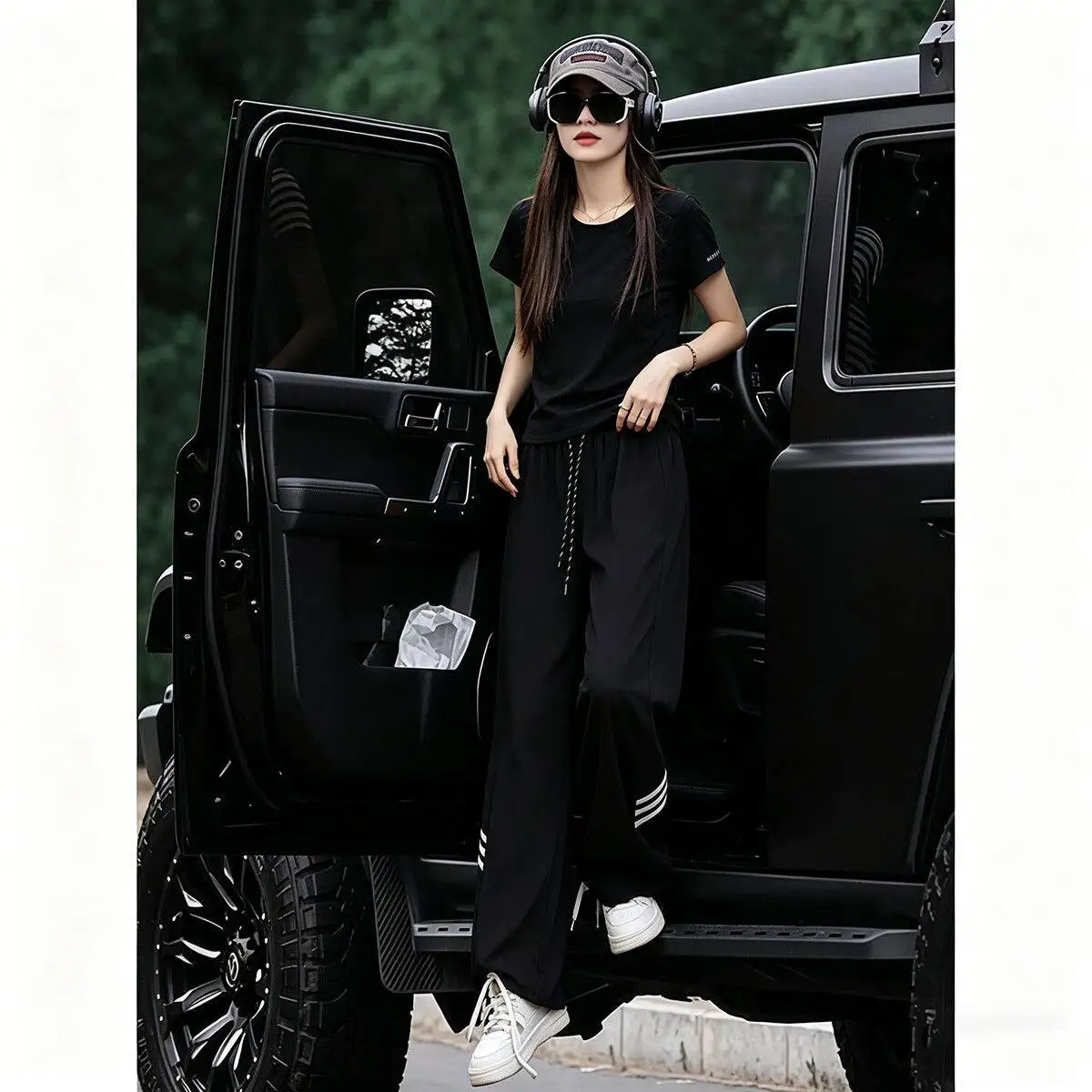 Fashionable Anti-Aging Mountain Climbing Outfit Set Women's Summer New Style Short Sleeve T-Shirt Casual Sports Two-Piece Set
Fashionable Anti-Aging Mountain Climbing Outfit Set Women's Summer New Style Short Sleeve T-Shirt Casual Sports Two-Piece Set