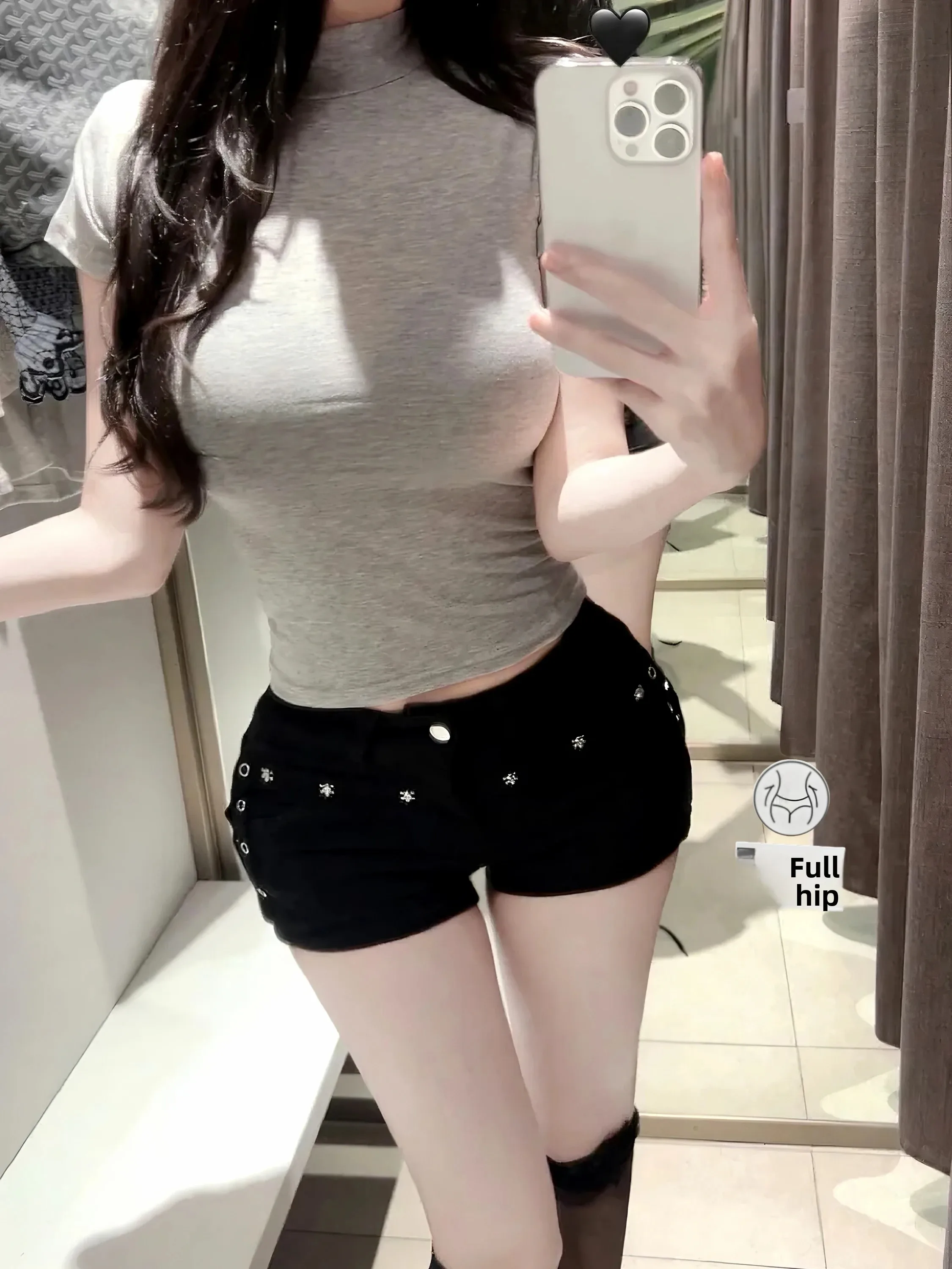 Heavy Duty Skull Nail Buttoned 26ss Women's Slim Fit Jeans Shorts Butt Lifting Waist Cinching Zipper Closure Denim Shorts
Heavy Duty Skull Nail Buttoned 26ss Women's Slim Fit Jeans Shorts Butt Lifting Waist Cinching Zipper Closure Denim Shorts