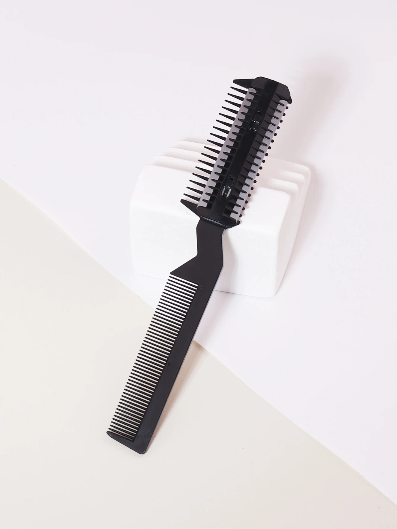 professional double-sided plastic handled stainless steel shaver blade for hair cutting shaver comb Special for real hair wigs
professional double-sided plastic handled stainless steel shaver blade for hair cutting shaver comb Special for real hair wigs