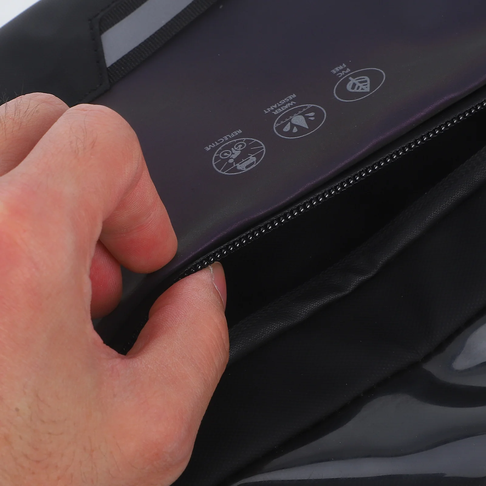 Bike Handlebar Bag Large Capacity PU Material Phone Holder Cycling Accessories Electric Scooter Bag Bike Pouch
Bike Handlebar Bag Large Capacity PU Material Phone Holder Cycling Accessories Electric Scooter Bag Bike Pouch