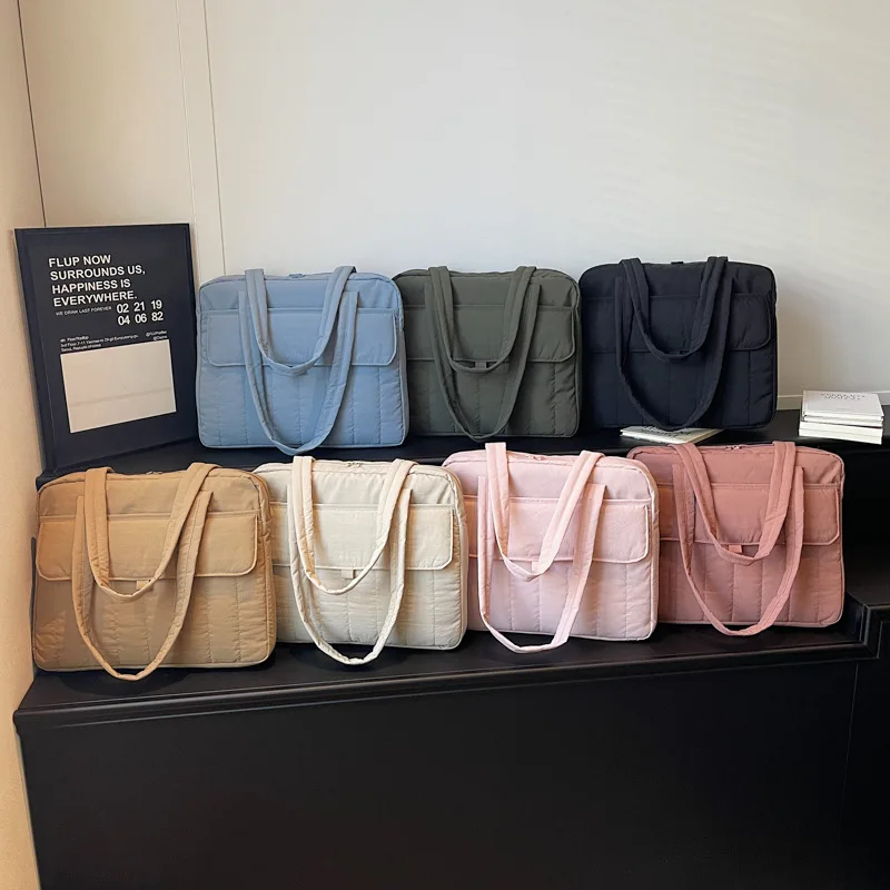 Korean version of fashionable large-capacity computer bag women's 2026 new underarm shoulder bag versatile commuter simple tote
Korean version of fashionable large-capacity computer bag women's 2026 new underarm shoulder bag versatile commuter simple tote