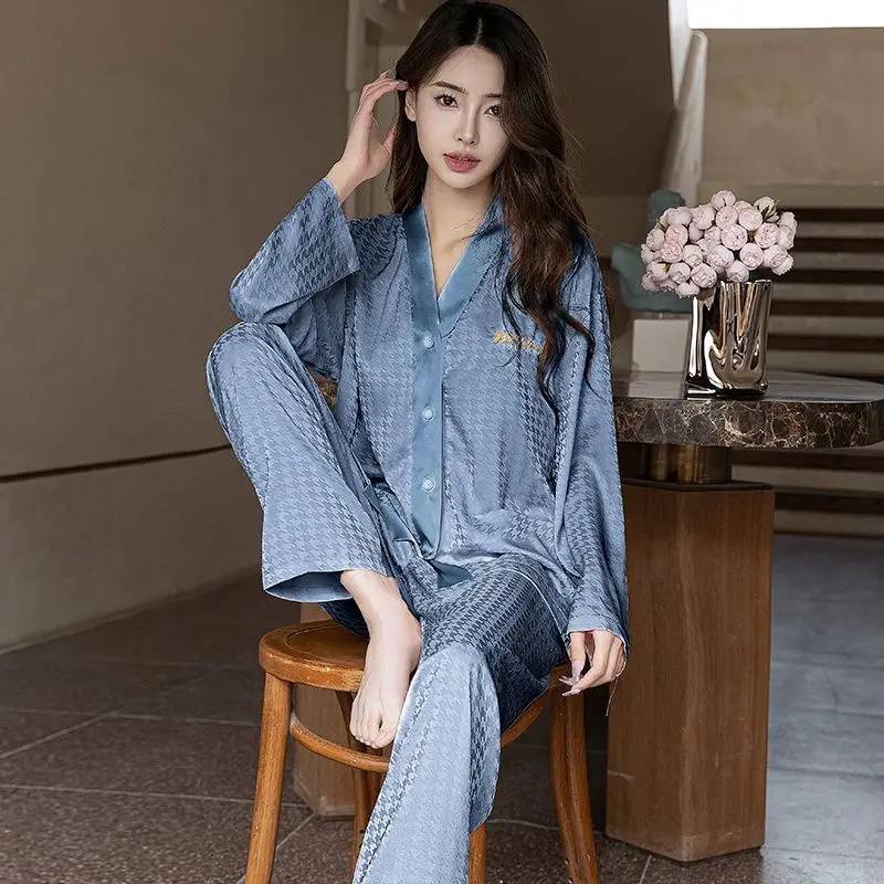 Silk Pajamas for Women Long-sleeved Ice Silk Pyjamas Women V-neck Trousers Loose Large Size Spring Sleepwear 2pcs
Silk Pajamas for Women Long-sleeved Ice Silk Pyjamas Women V-neck Trousers Loose Large Size Spring Sleepwear 2pcs