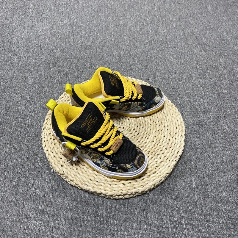 Unisex Size 36-48 Street Style Skate Shoes Men Women Black Yellow Fabric Sneakers with Chunky Yellow Laces
Unisex Size 36-48 Street Style Skate Shoes Men Women Black Yellow Fabric Sneakers with Chunky Yellow Laces