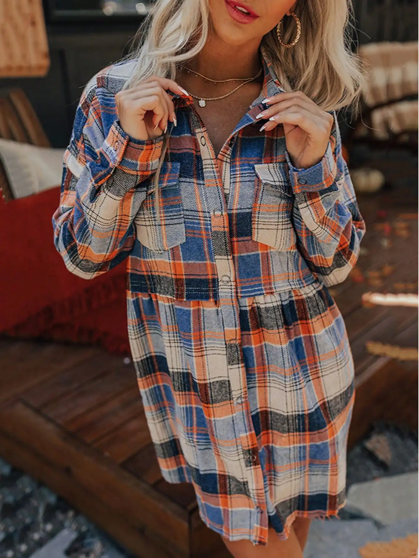 Платье в клетку с длинными рукавами, на пуговицах, с карманами, А-силуэт, длина до колена, для повседневной носки
Платье в клетку с длинными рукавами, на пуговицах, с карманами, А-силуэт, длина до колена, для повседневной носки