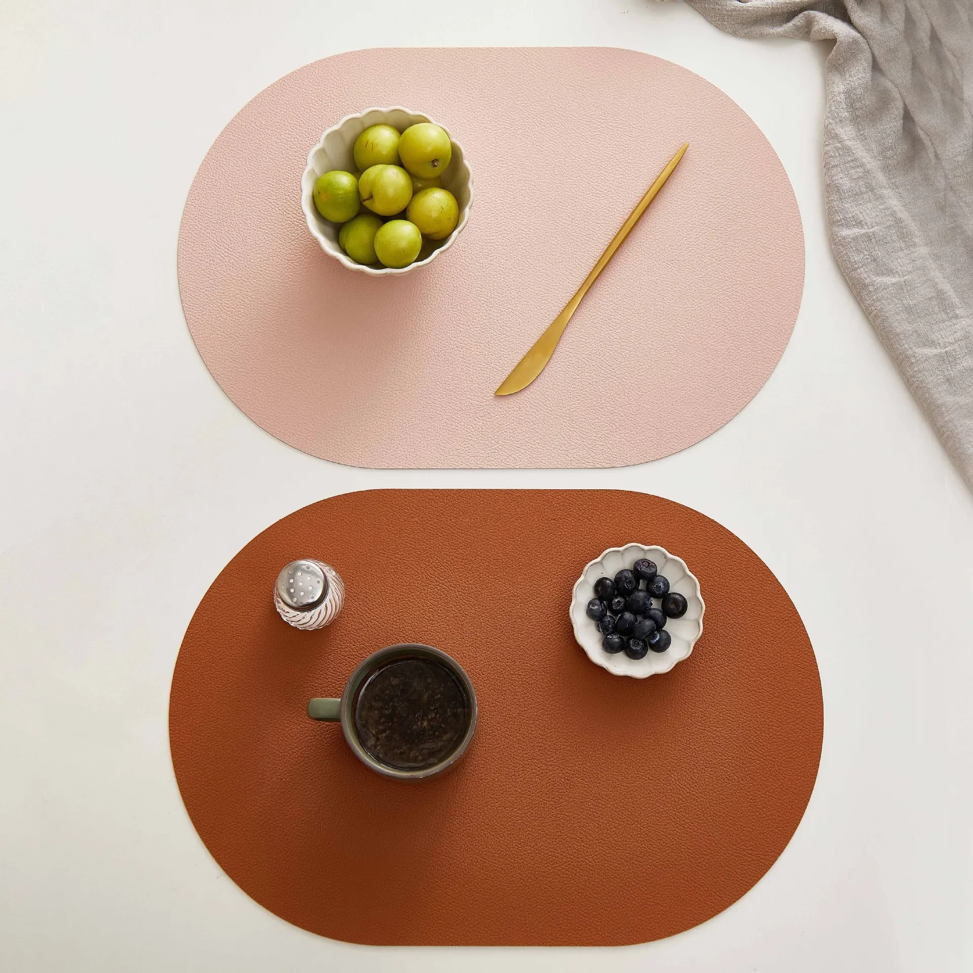 6pcs Dual Color Leather Placemats Double-layer Front and Back Different Colors Oval PVC Festival Coffee Dining Table Decor Mat
6pcs Dual Color Leather Placemats Double-layer Front and Back Different Colors Oval PVC Festival Coffee Dining Table Decor Mat
