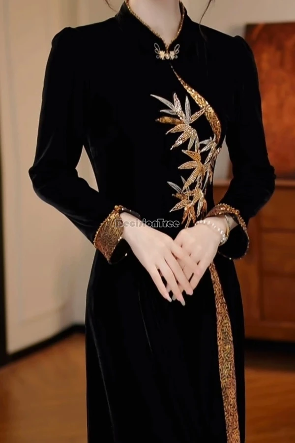 Осень 2021, новый стиль, улучшенное бархатное платье Cheongsam с блестками, утягивающее платье с воротником-стойкой и длинными рукавами, элегантное женское платье Ципао в стиле ретро
Осень 2021, новый стиль, улучшенное бархатное платье Cheongsam с блестками, утягивающее платье с воротником-стойкой и длинными рукавами, элегантное женское платье Ципао в стиле ретро