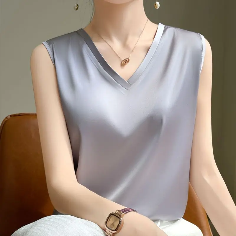 Summer Fashion Women Sleeveless Camis Tanks Korean Female Clothing V-neck Sexy All-match Pullover Solid Home Casual Vest 2023
Summer Fashion Women Sleeveless Camis Tanks Korean Female Clothing V-neck Sexy All-match Pullover Solid Home Casual Vest 2023
