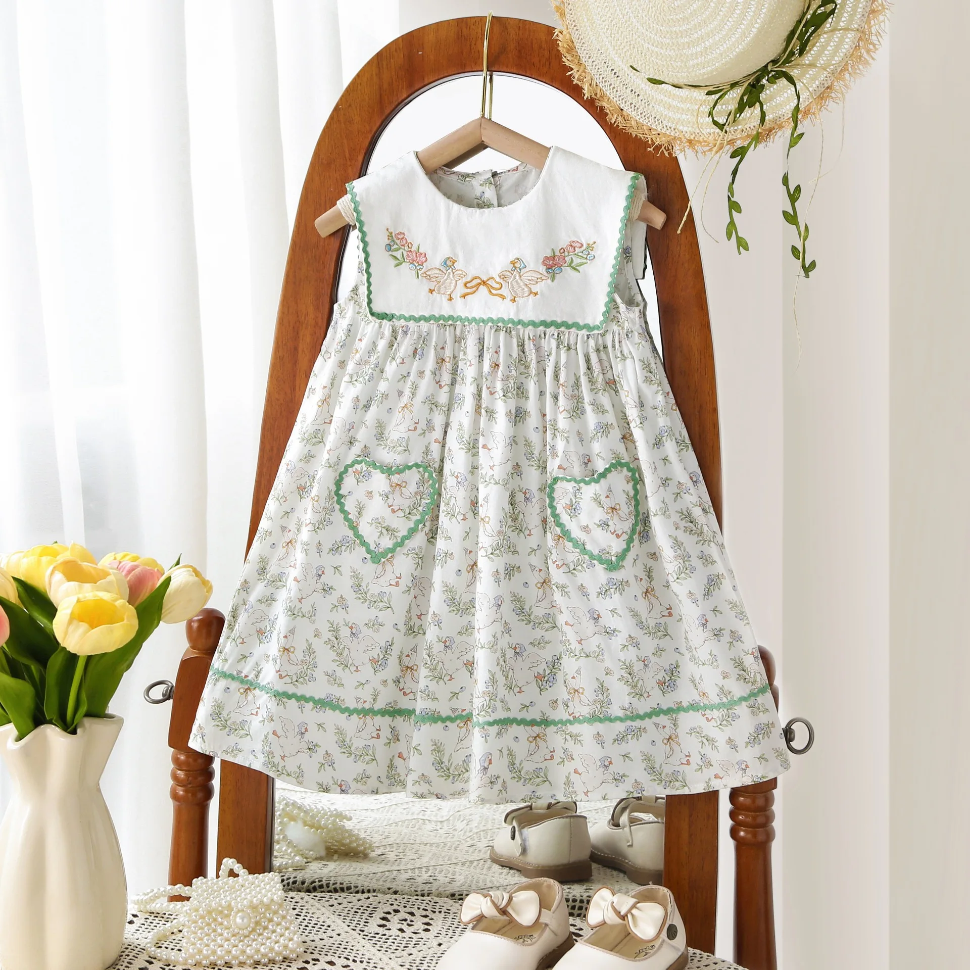 Summer 2025 new embroidered lapel girls' dress, cotton printed cute baby vest dress, princess dress, forest style
Summer 2025 new embroidered lapel girls' dress, cotton printed cute baby vest dress, princess dress, forest style