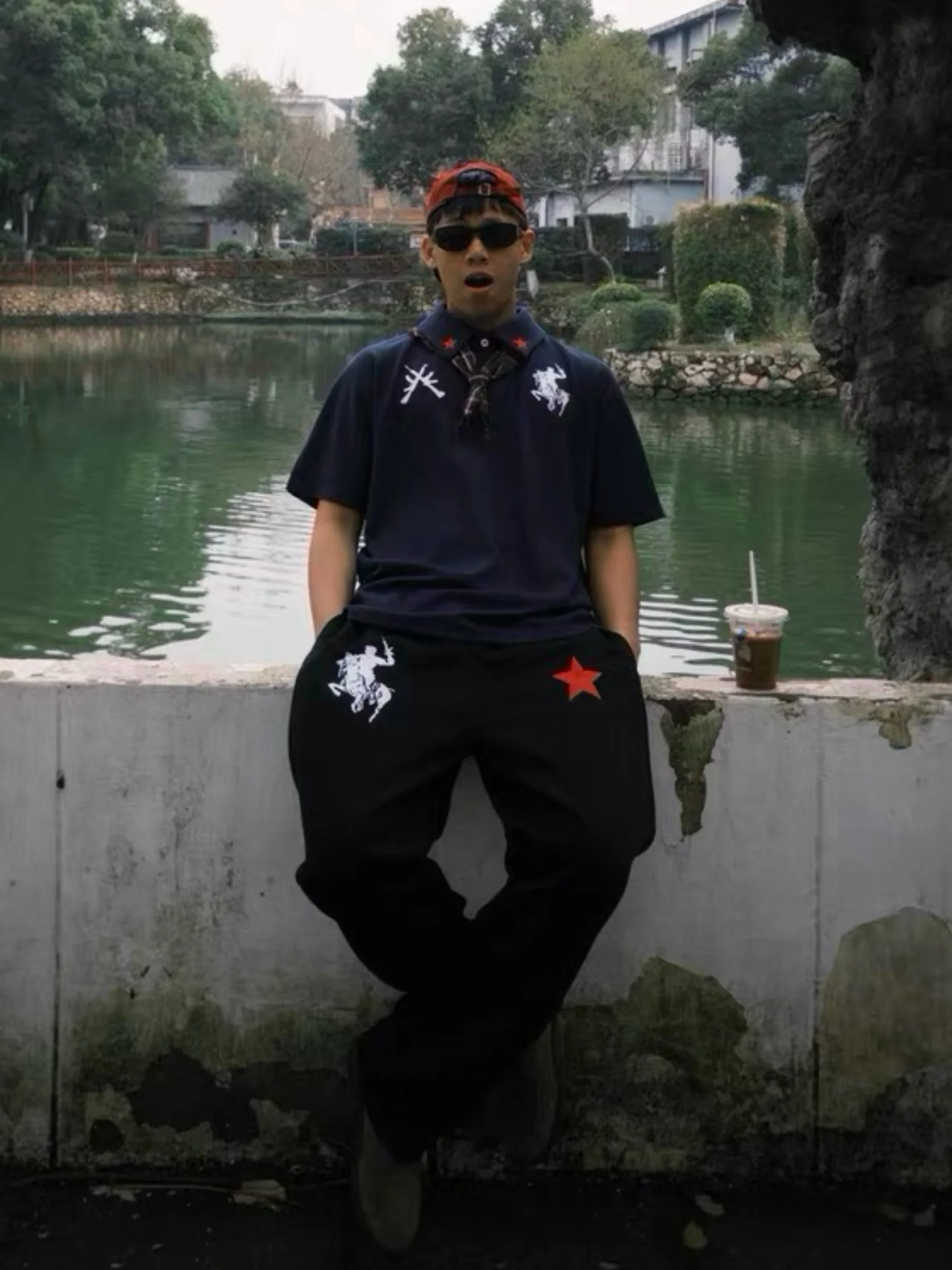 Новые спортивные штаны солдата-пародитра с принтом, прямые свободные спортивные штаны в американском стиле ретро, брюки
Новые спортивные штаны солдата-пародитра с принтом, прямые свободные спортивные штаны в американском стиле ретро, брюки