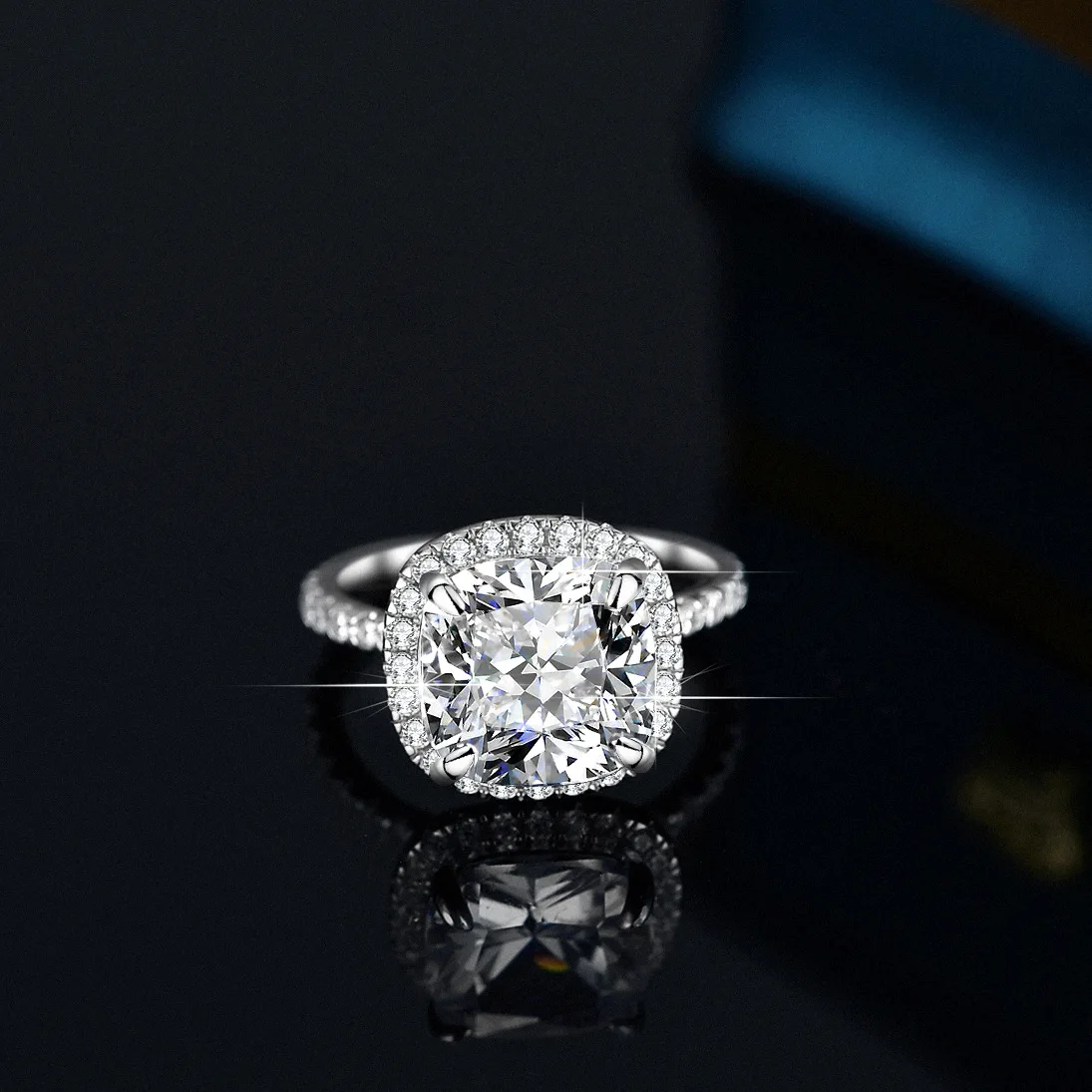 Women's PT950 Platinum 5 Carat Moissanite Ring, Unique Square Radiant Cut, Elegant and Luxurious Design with Certificate
Women's PT950 Platinum 5 Carat Moissanite Ring, Unique Square Radiant Cut, Elegant and Luxurious Design with Certificate