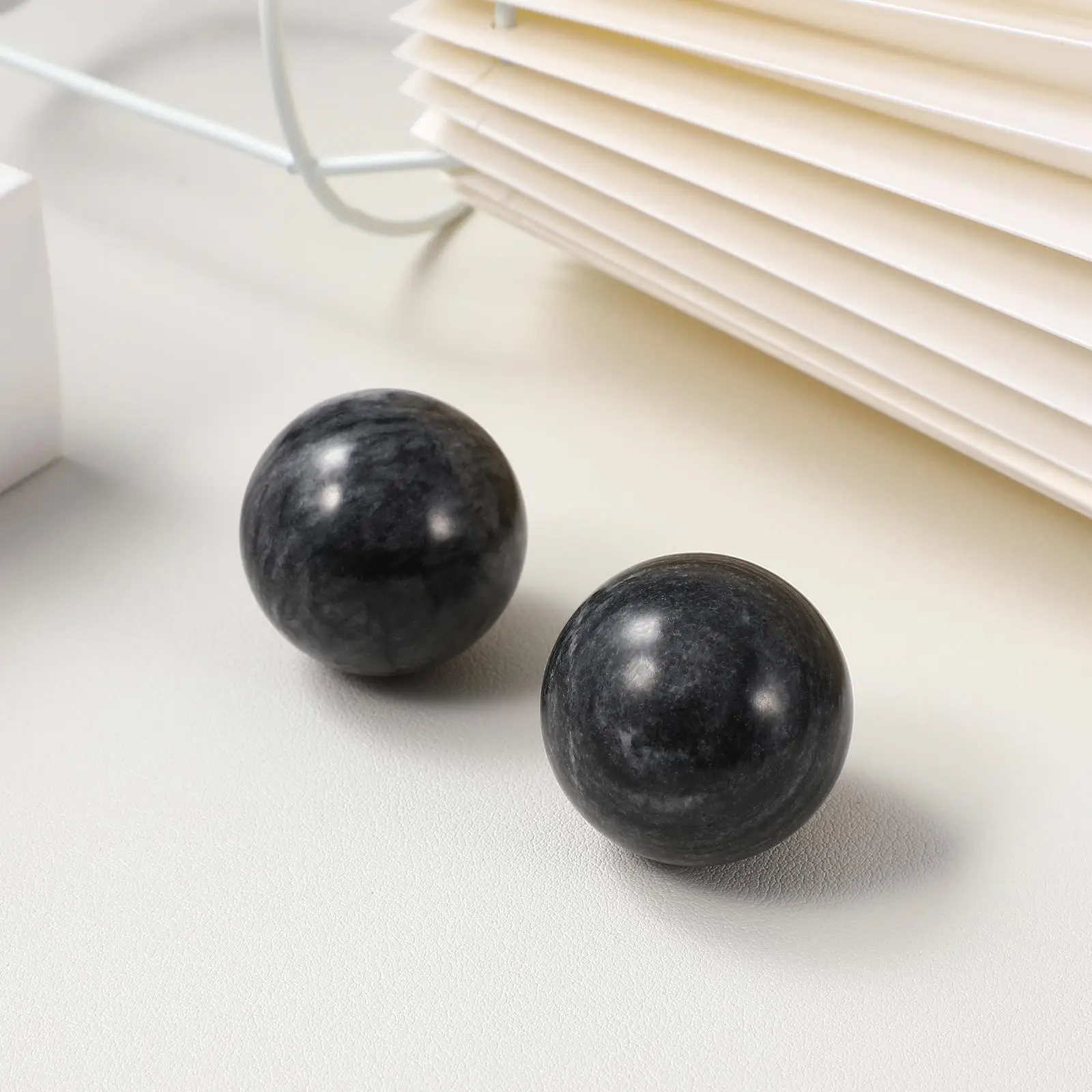 2Pcs Jade Balls Smooth Round Shape Elderly Exercise Massage Tools Fitness Equipment Jade Hand Balls Home Decor
2Pcs Jade Balls Smooth Round Shape Elderly Exercise Massage Tools Fitness Equipment Jade Hand Balls Home Decor