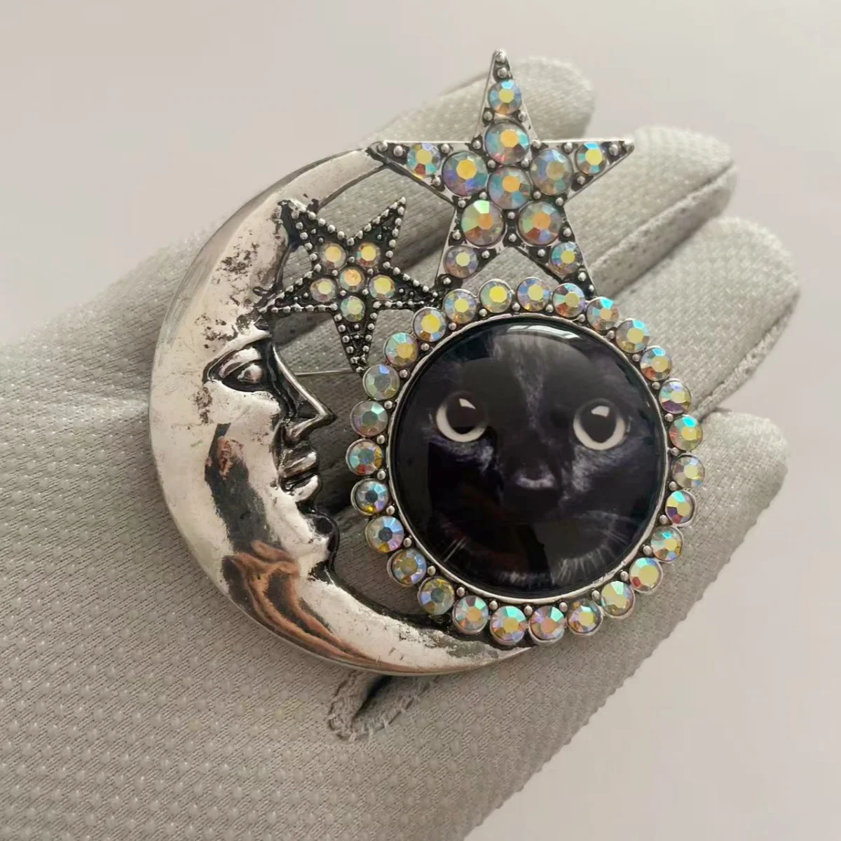 Mitto Fashion Rhinestones Paved Mystic Celestial Vintage Cat Brooch Pin High-End Accessory for Women
Mitto Fashion Rhinestones Paved Mystic Celestial Vintage Cat Brooch Pin High-End Accessory for Women