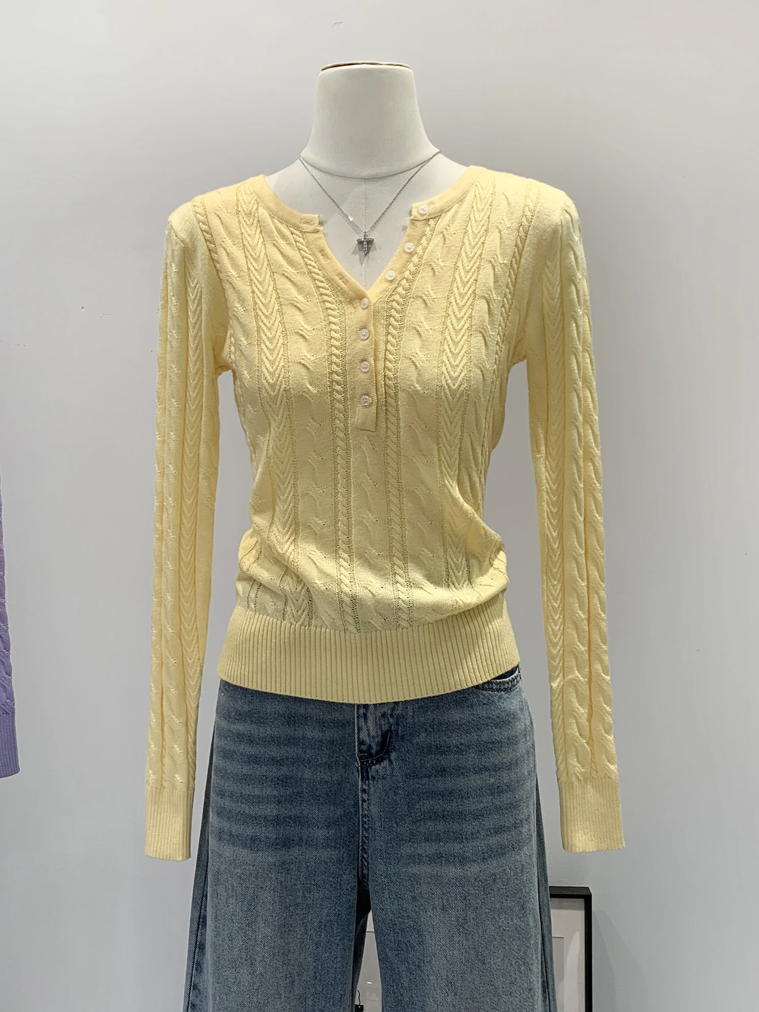 Slim Fit Yellow Knitted Sweater Inner Wear Korean Style Spring New Arrival Women's Fashion Top Breathable Polyester Fiber
Slim Fit Yellow Knitted Sweater Inner Wear Korean Style Spring New Arrival Women's Fashion Top Breathable Polyester Fiber