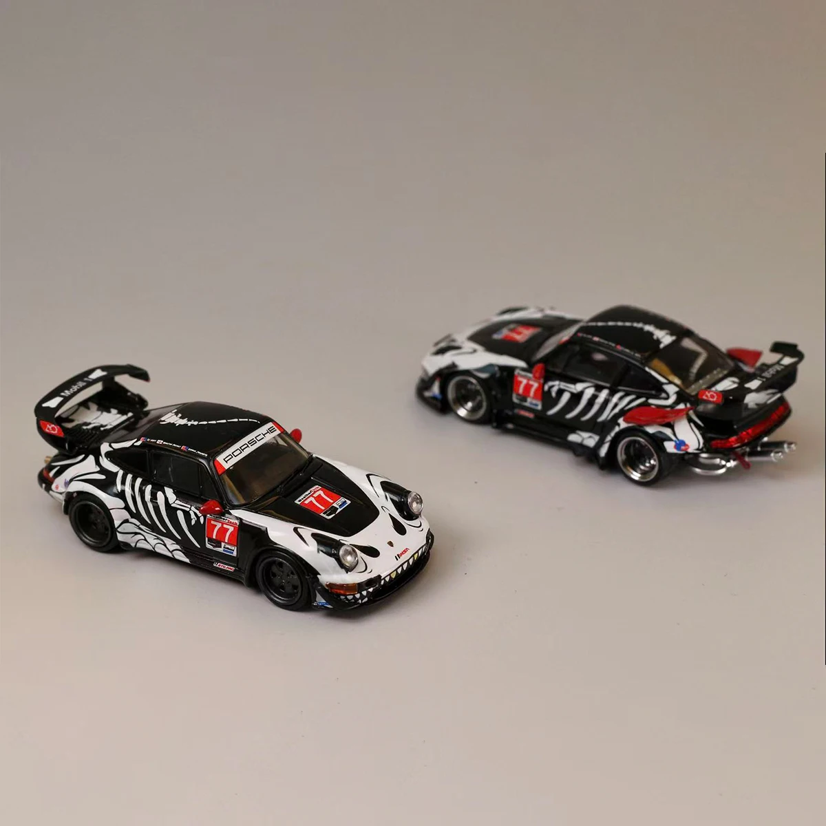 Morecar 1:64 Porsche RWB 964 993 Bone Dragon Livery Alloy Static Diecast Model Car Collectible Gift Ornament
Morecar 1:64 Porsche RWB 964 993 Bone Dragon Livery Alloy Static Diecast Model Car Collectible Gift Ornament