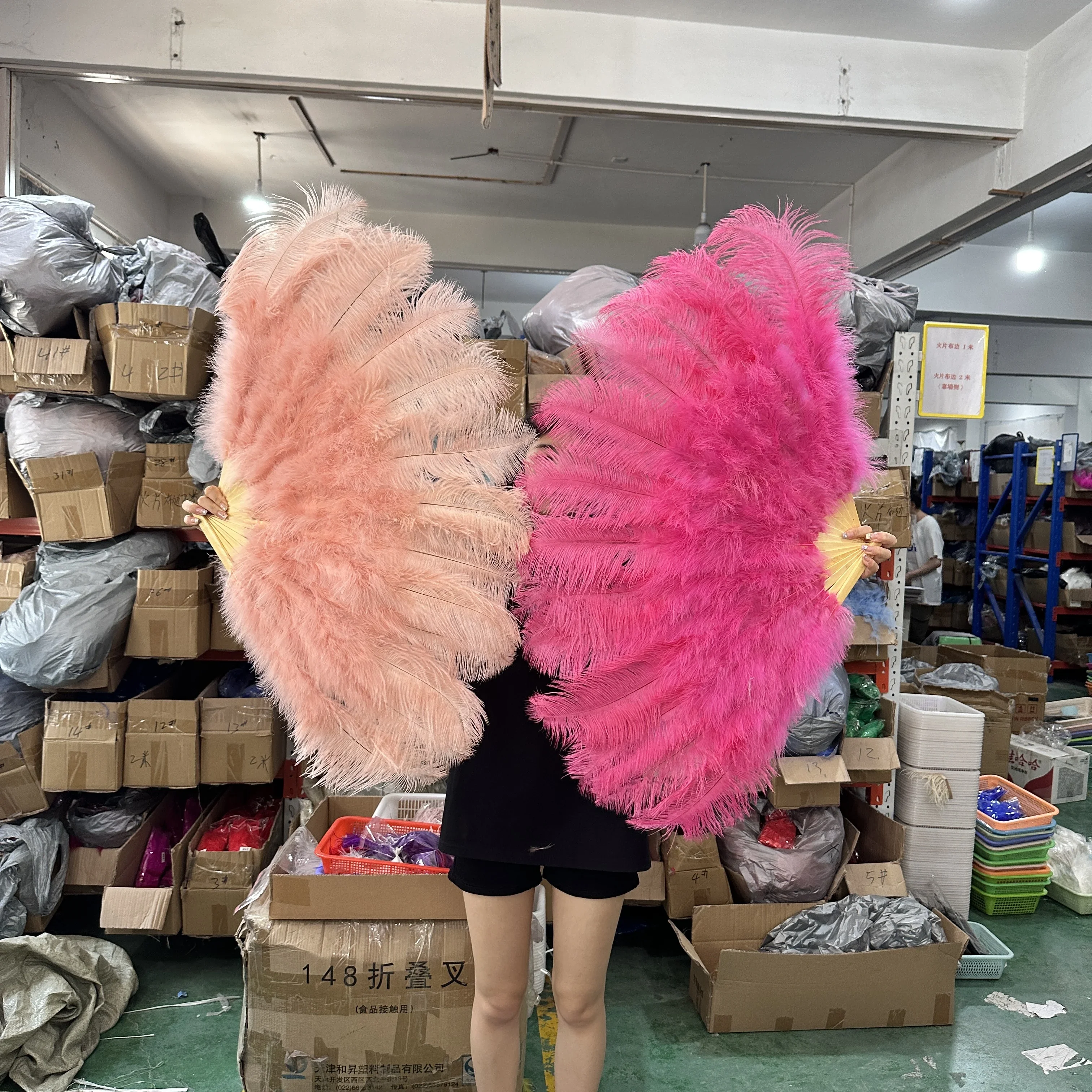 100cm 130cm Pink Large Ostrich Feather Fans Performance Multicolor Large Feather Fans for Dance Feather Folding Hand Fan Decor
100cm 130cm Pink Large Ostrich Feather Fans Performance Multicolor Large Feather Fans for Dance Feather Folding Hand Fan Decor