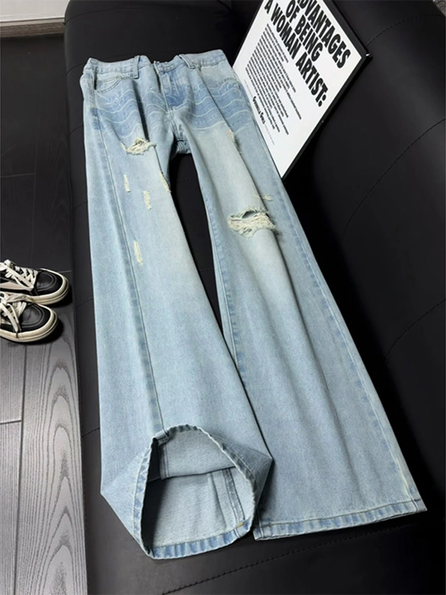 Light Blue Lightning Pattern Hole Denim Jeans Men Summer Thin American High Street Vibe Straight Micro Flare Knife Pants
Light Blue Lightning Pattern Hole Denim Jeans Men Summer Thin American High Street Vibe Straight Micro Flare Knife Pants