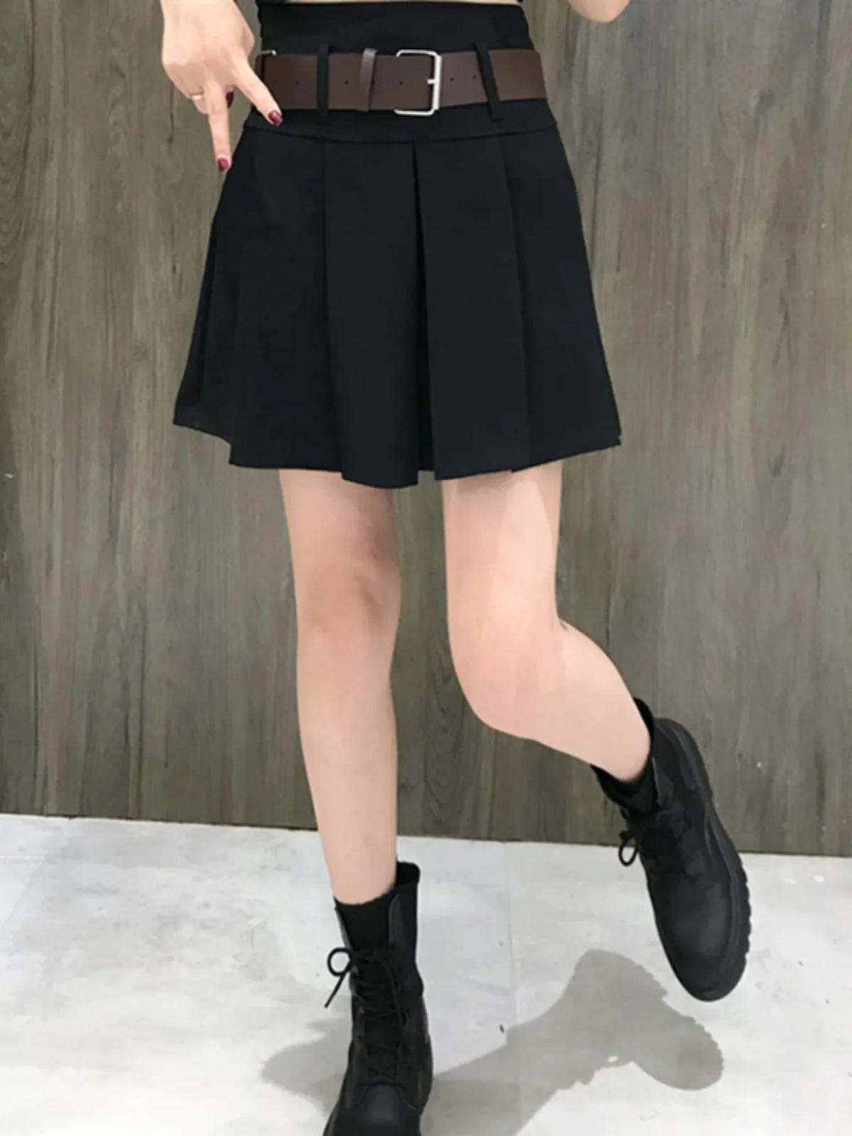 Black High Waist A-Line Skirt Women's 2024 Autumn New Style Anti-Light Checkered Skirt Sexy Short JK Skirt Dream Speech
Black High Waist A-Line Skirt Women's 2024 Autumn New Style Anti-Light Checkered Skirt Sexy Short JK Skirt Dream Speech
