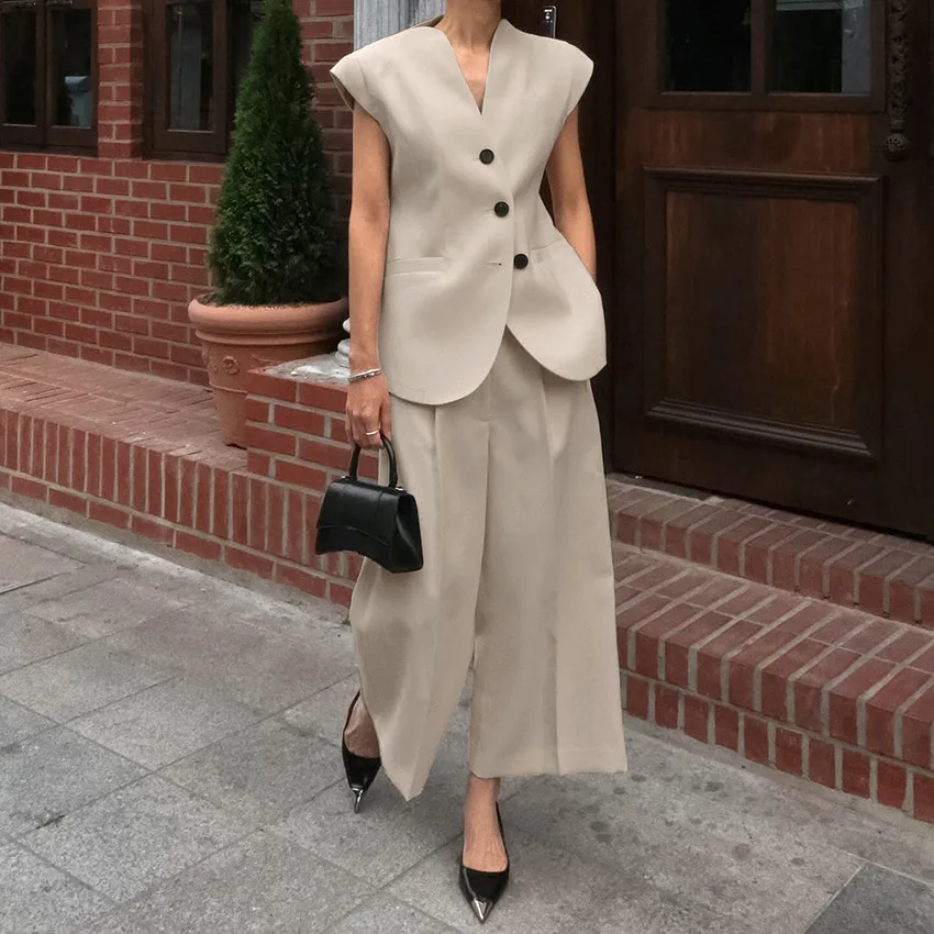 2025 Spring French Fashion Khaki Shoulder Vest Wide Leg Loose Pants Two-piece Set Lady Office Elegant Temperament Sleeveless Set
2025 Spring French Fashion Khaki Shoulder Vest Wide Leg Loose Pants Two-piece Set Lady Office Elegant Temperament Sleeveless Set