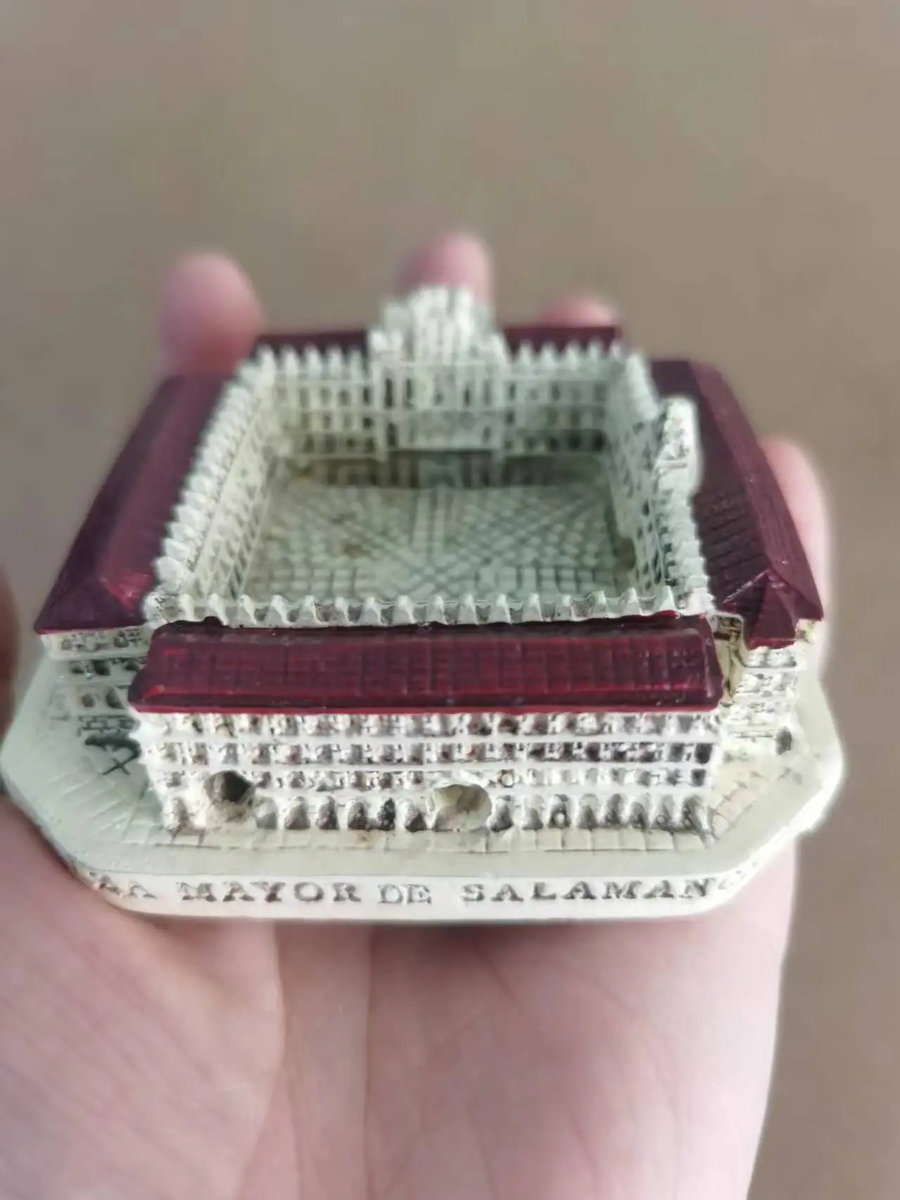 Resin figure mental psychological sand table game box court therapy building mayor de salaman
Resin figure mental psychological sand table game box court therapy building mayor de salaman