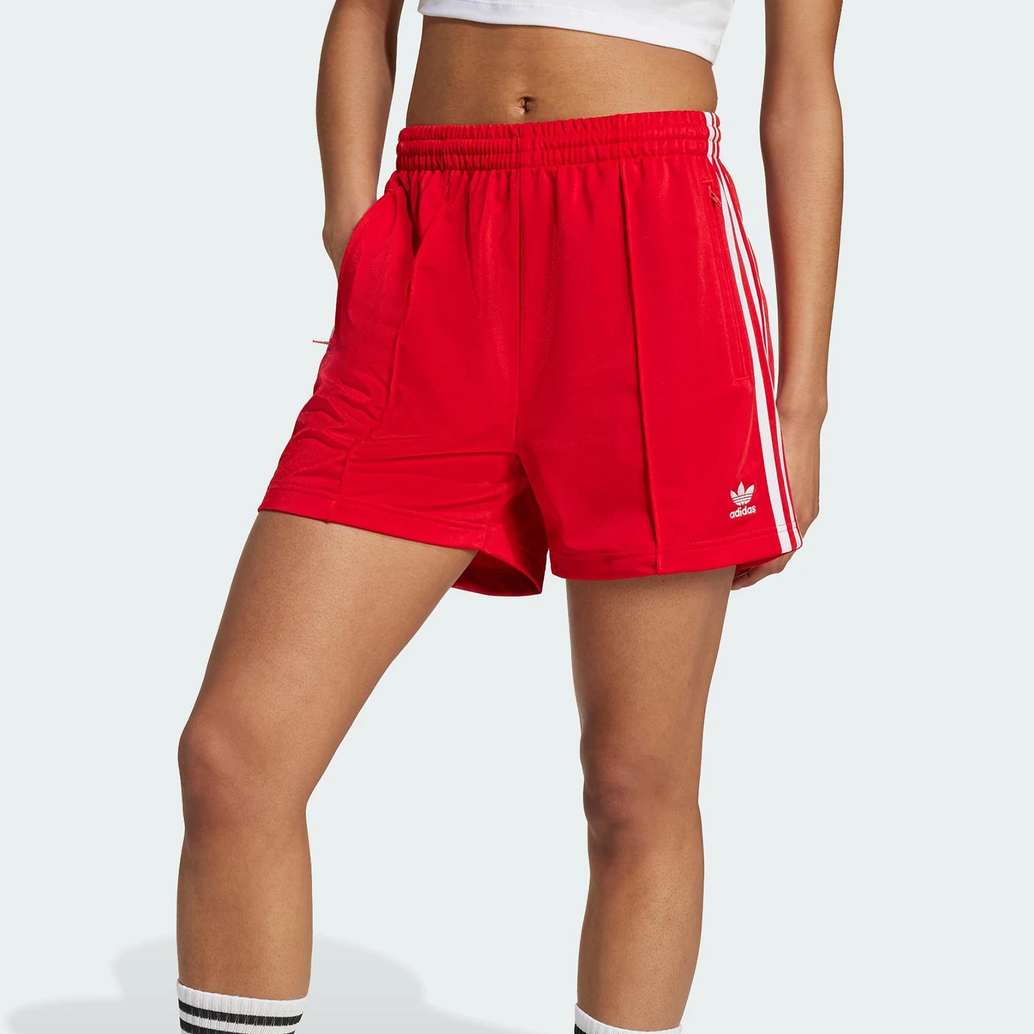 Оригинальные женские свободные спортивные классические шорты Adidas IY7207
Оригинальные женские свободные спортивные классические шорты Adidas IY7207