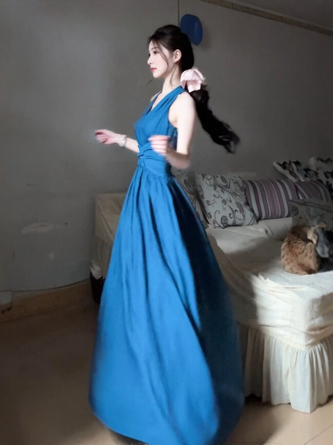 Elegant V-neck Halter Neck Slim Fit Long Dress Fashionable Summer Cotton High Waist Dress for Casual City Commute And Dates
Elegant V-neck Halter Neck Slim Fit Long Dress Fashionable Summer Cotton High Waist Dress for Casual City Commute And Dates
