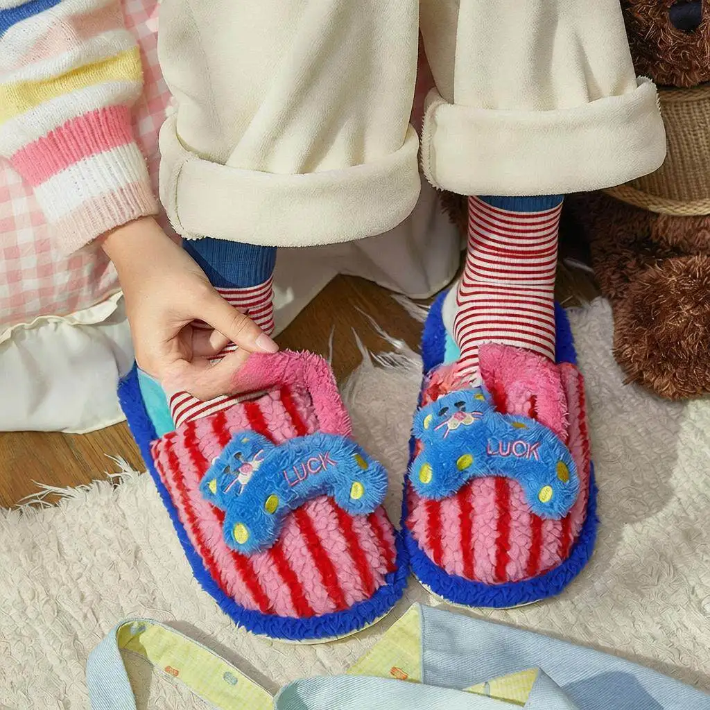 Winter Warm Plush Women's Cotton Slippers Indoor Home Stripe Pattern Thick Bottom Flat Heel Comfortable Soft Surface EVA Sole
Winter Warm Plush Women's Cotton Slippers Indoor Home Stripe Pattern Thick Bottom Flat Heel Comfortable Soft Surface EVA Sole