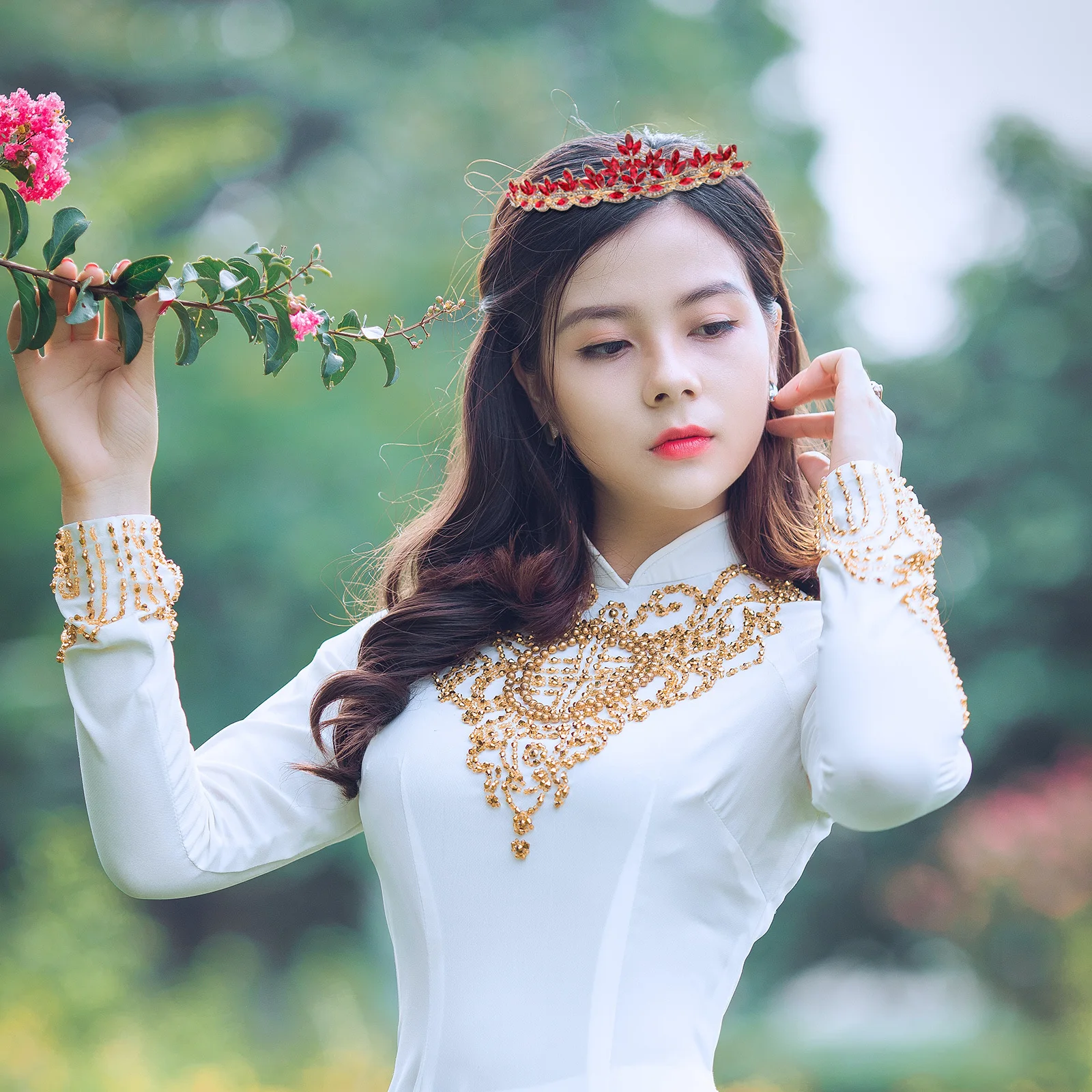 Rhinestone Crown Hair Hoop Premium Alloy Wedding Headband Bridal Party Hair Jewelry Crystal Headdress Bride Ornament
Rhinestone Crown Hair Hoop Premium Alloy Wedding Headband Bridal Party Hair Jewelry Crystal Headdress Bride Ornament