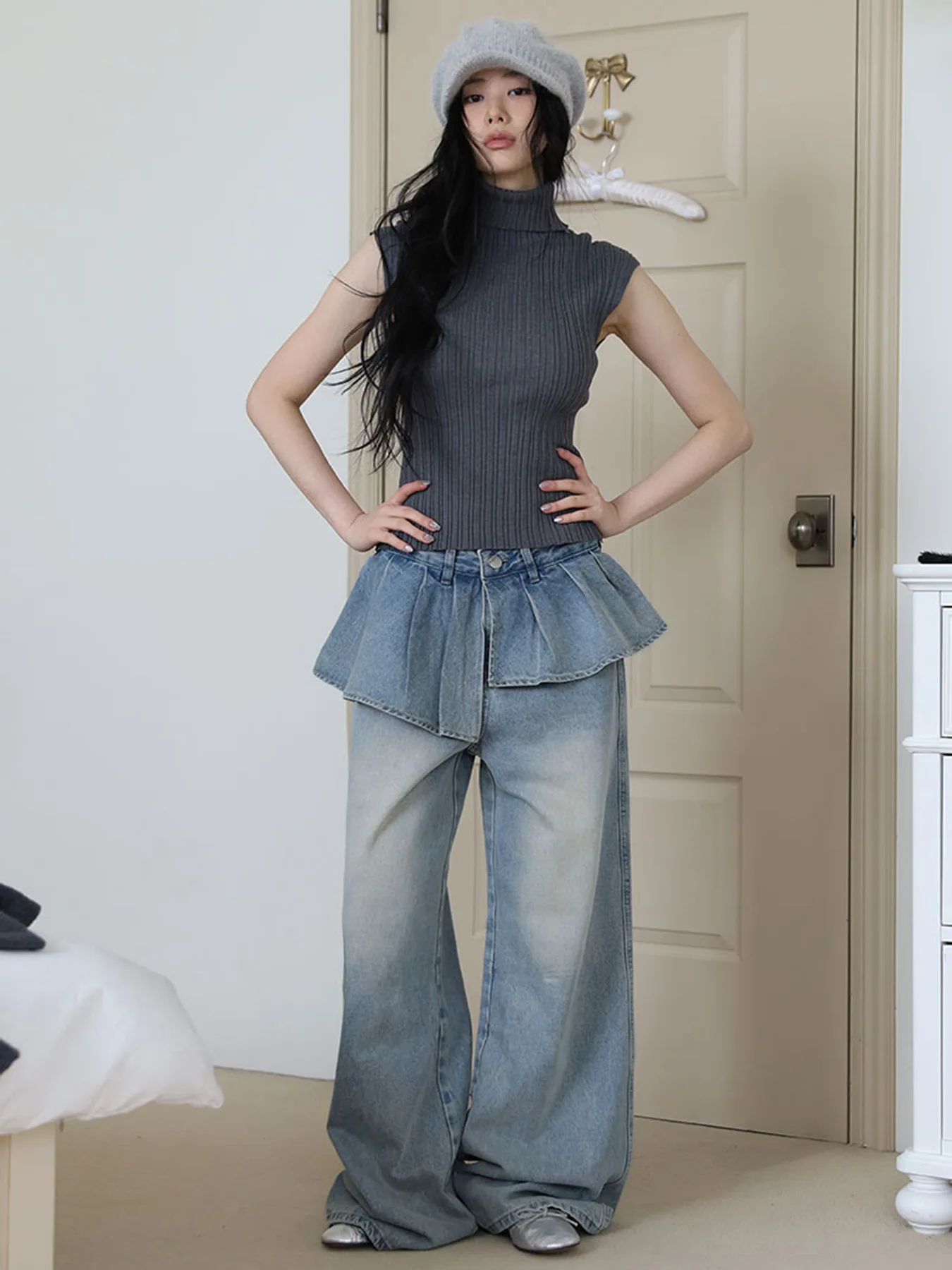 Джинсы с нерегулярными рюшами по краям для женщин, французские потертые синие джинсовые юбки, брюки, модные уличные искусственные брюки из двух частей
Джинсы с нерегулярными рюшами по краям для женщин, французские потертые синие джинсовые юбки, брюки, модные уличные искусственные брюки из двух частей