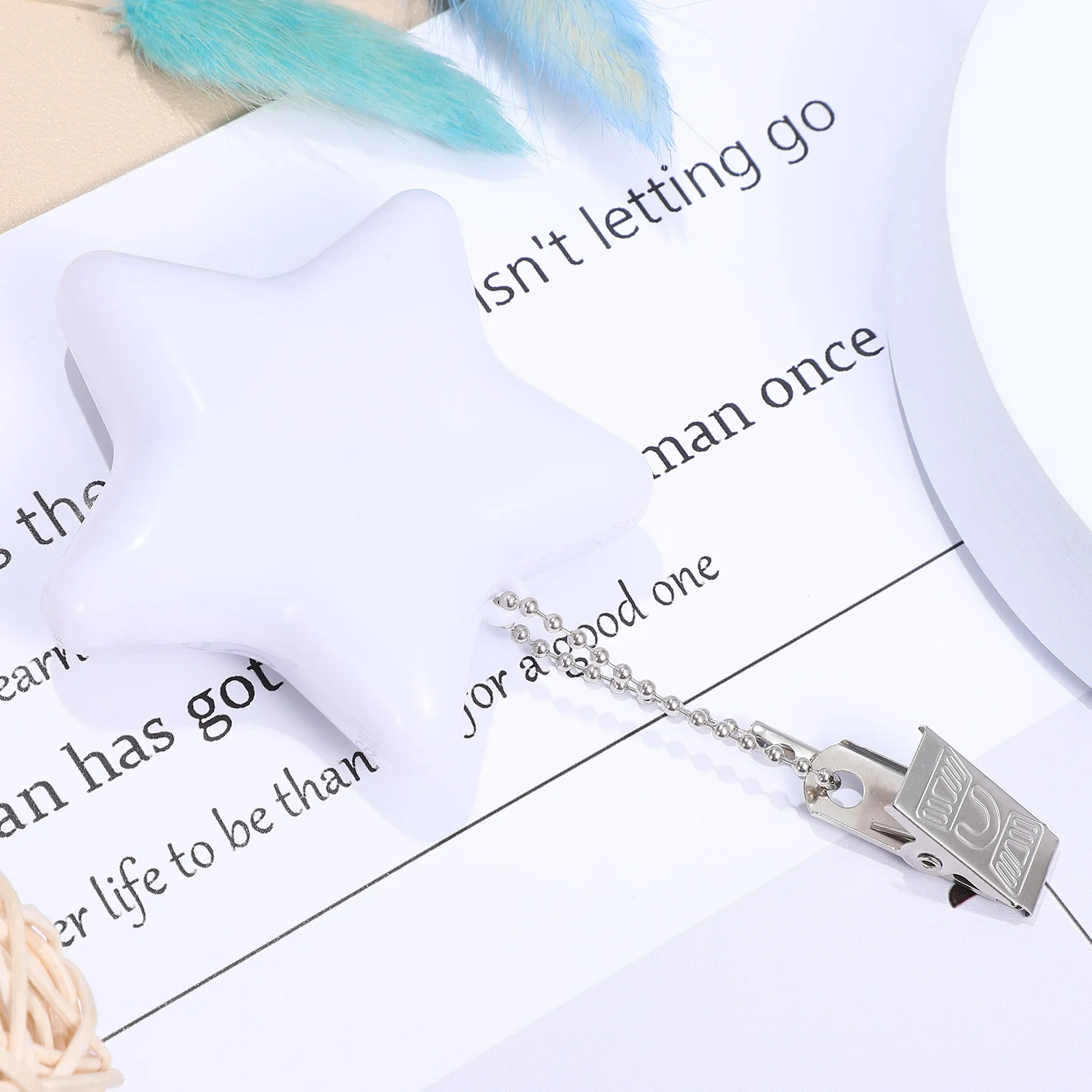 1PC Star Shape LED Night Light Clip Portable Handbag Lamp Valentine's Day New Year Compact Decorative
1PC Star Shape LED Night Light Clip Portable Handbag Lamp Valentine's Day New Year Compact Decorative