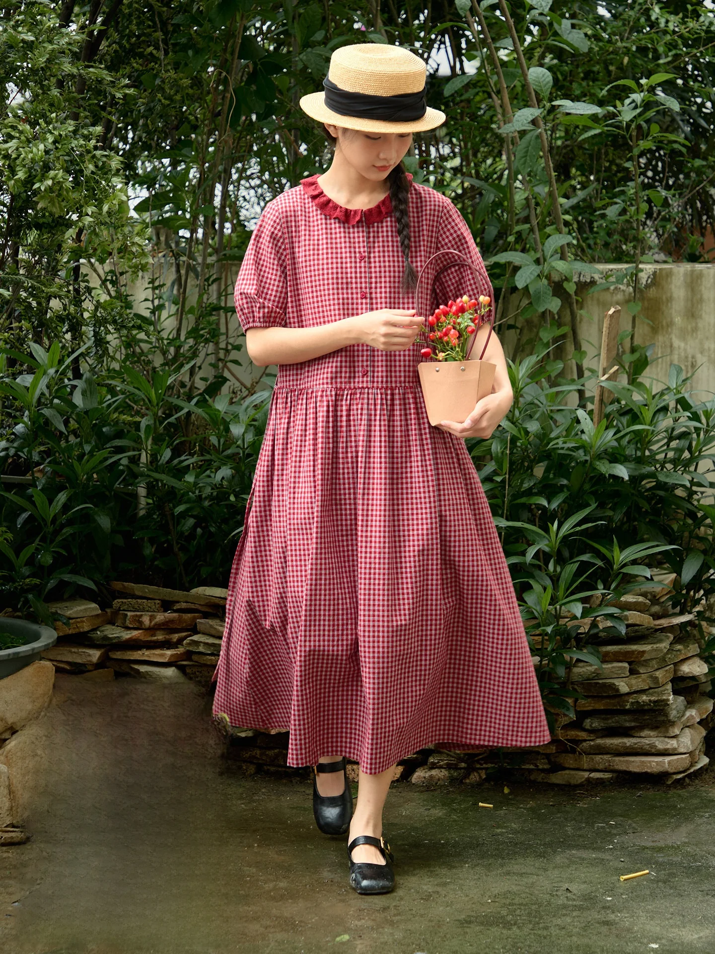 Original Japanese Style Vintage Pure Cotton Red Plaid Dress Women Summer Ruffle Collar Short Sleeve Loose Midi Dress
Original Japanese Style Vintage Pure Cotton Red Plaid Dress Women Summer Ruffle Collar Short Sleeve Loose Midi Dress