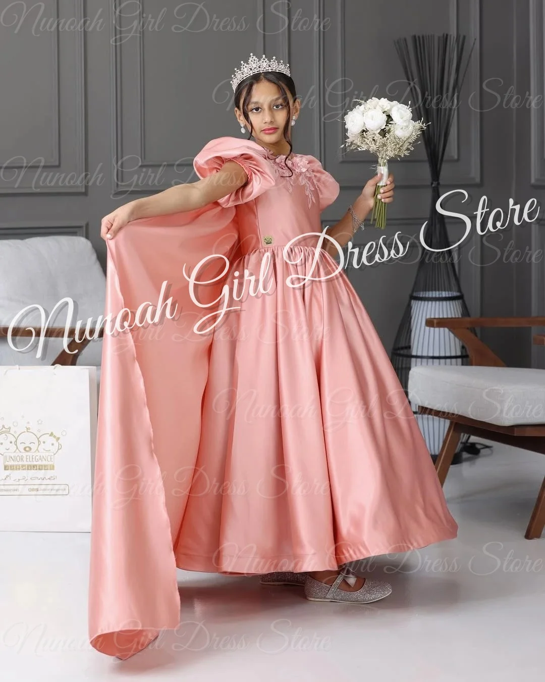 Pink Satin Flower Girl Dresses for Wedding Lace Applique Floor Length Girl Birthday Party Gowns First Communion Gowns Customized
Pink Satin Flower Girl Dresses for Wedding Lace Applique Floor Length Girl Birthday Party Gowns First Communion Gowns Customized
