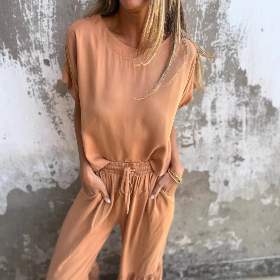 Casual Solid Women's Two Pieces Set 2025 Spring O Neck Short-sleeved Tops & Lace-up Pants Outfits Summer Loose Female Suit
Casual Solid Women's Two Pieces Set 2025 Spring O Neck Short-sleeved Tops & Lace-up Pants Outfits Summer Loose Female Suit