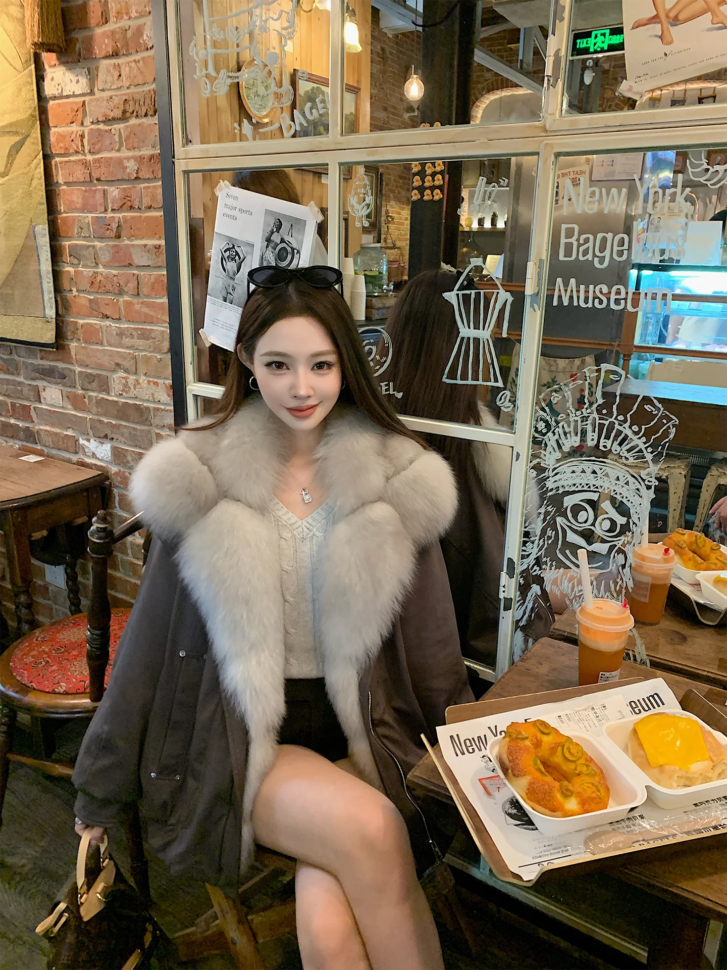 Парка BOBO с меховым воротником, женская зимняя верхняя одежда 2025, с гусиным пухом внутри, теплая, приталенная, в корейском стиле, из цельной кожи
Парка BOBO с меховым воротником, женская зимняя верхняя одежда 2025, с гусиным пухом внутри, теплая, приталенная, в корейском стиле, из цельной кожи